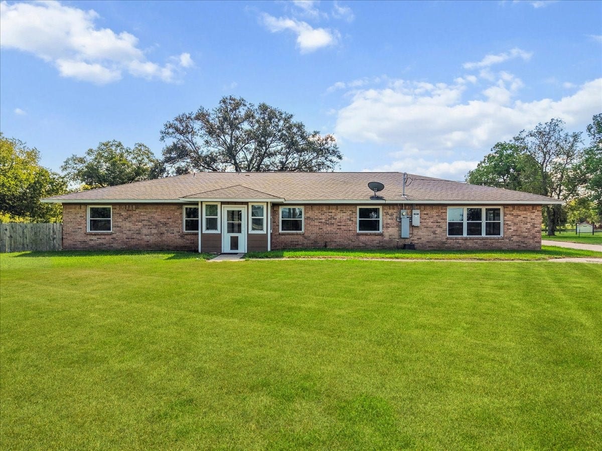 4215 County Road 182, Alvin, TX 77511