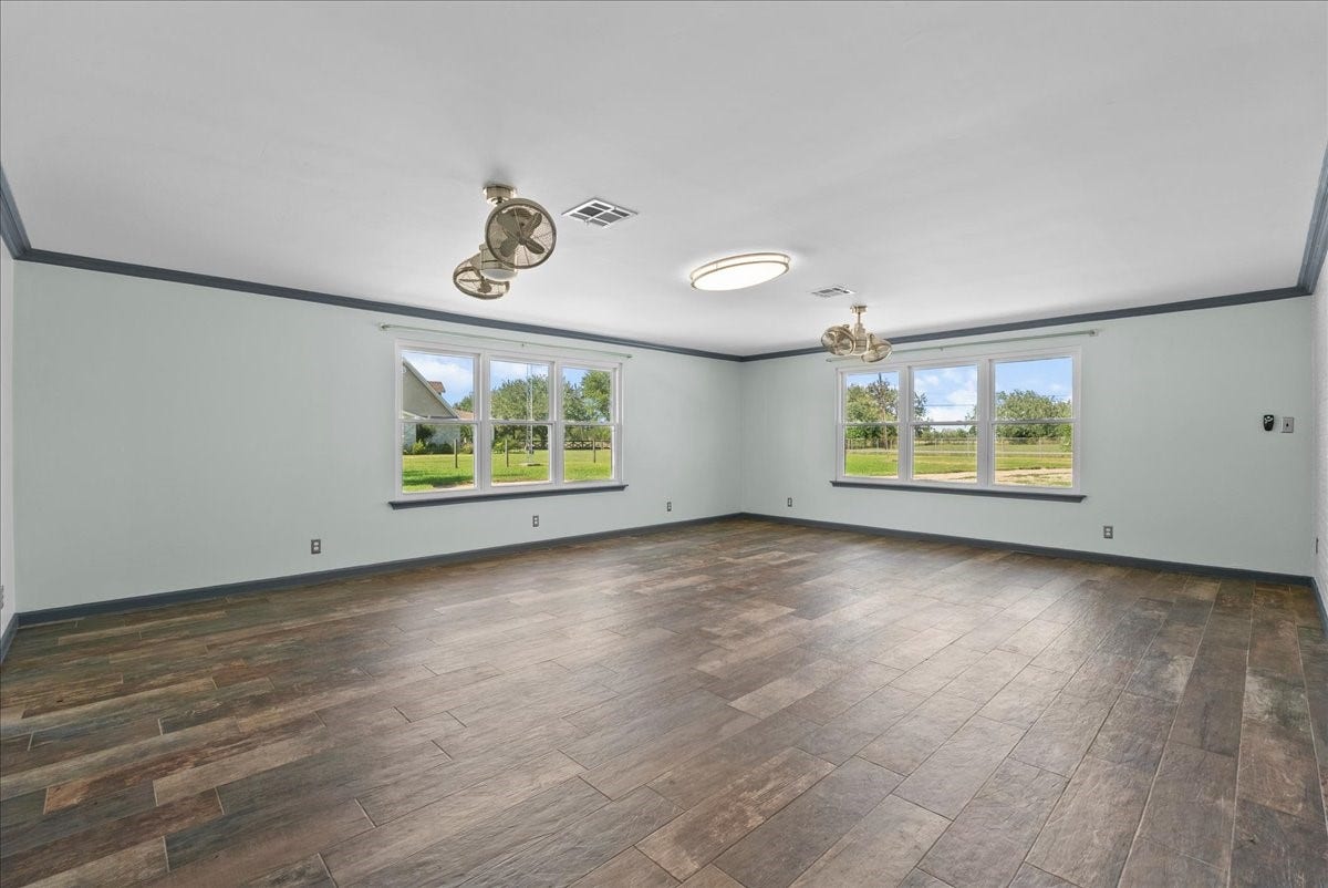 4215 County Road 182, Alvin, TX 77511