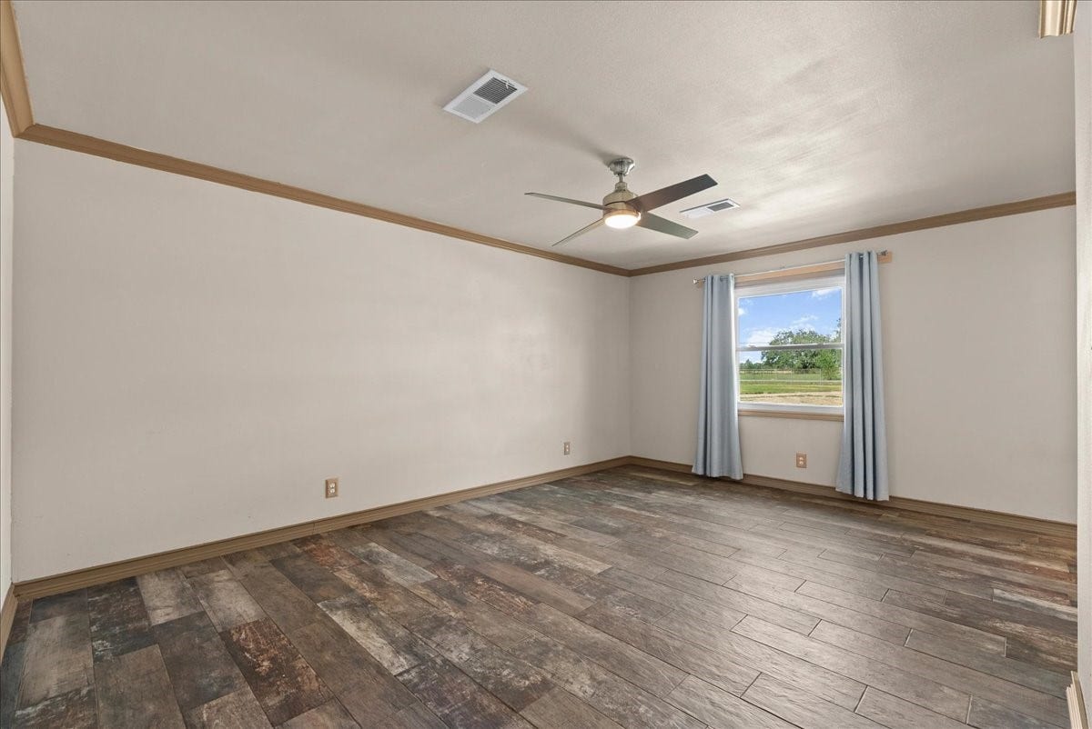 4215 County Road 182, Alvin, TX 77511