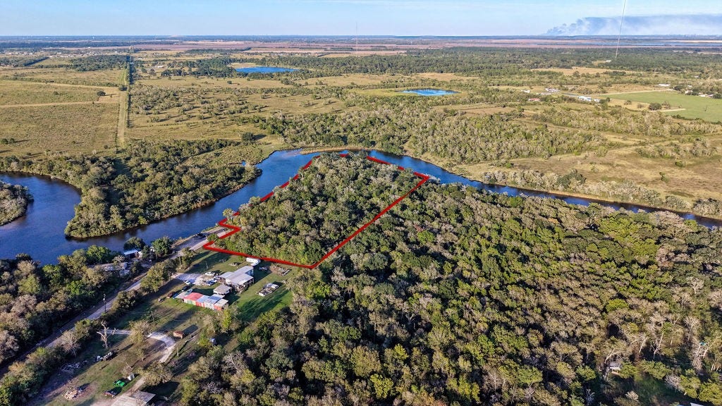 9903 County Road 210, Liverpool, TX 77577