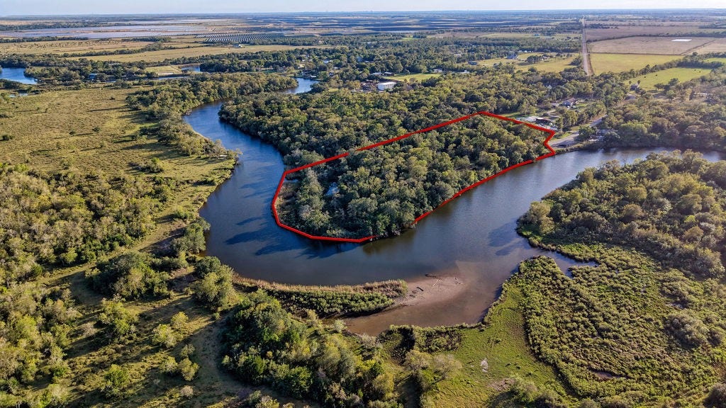 9903 County Road 210, Liverpool, TX 77577