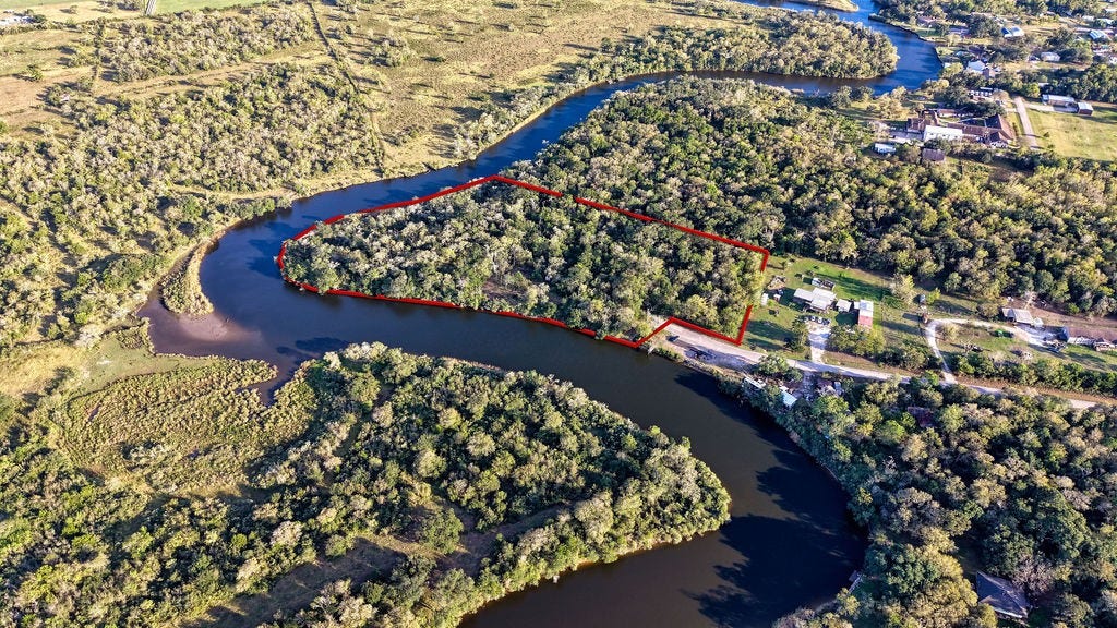 9903 County Road 210, Liverpool, TX 77577