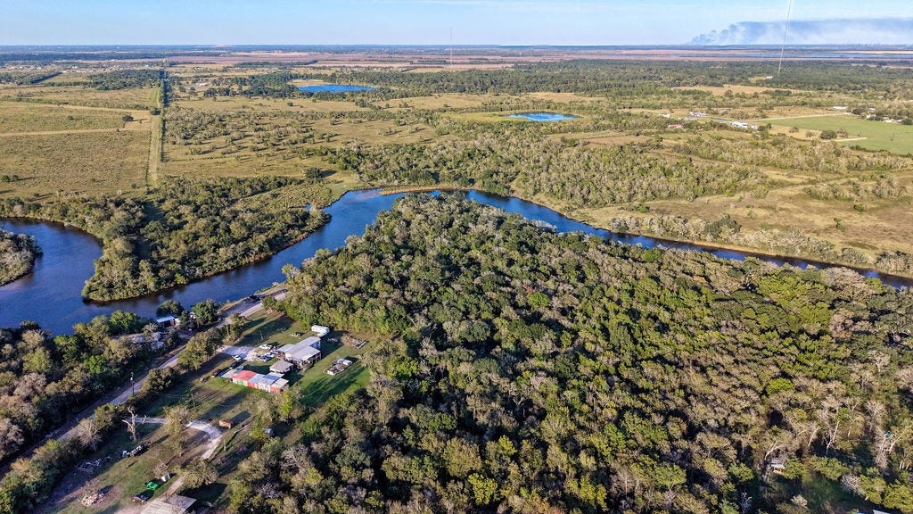 9903 County Road 210, Liverpool, TX 77577