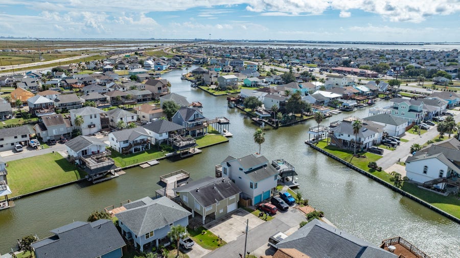 Property photo for 32 N Curlew Street, La Marque, TX