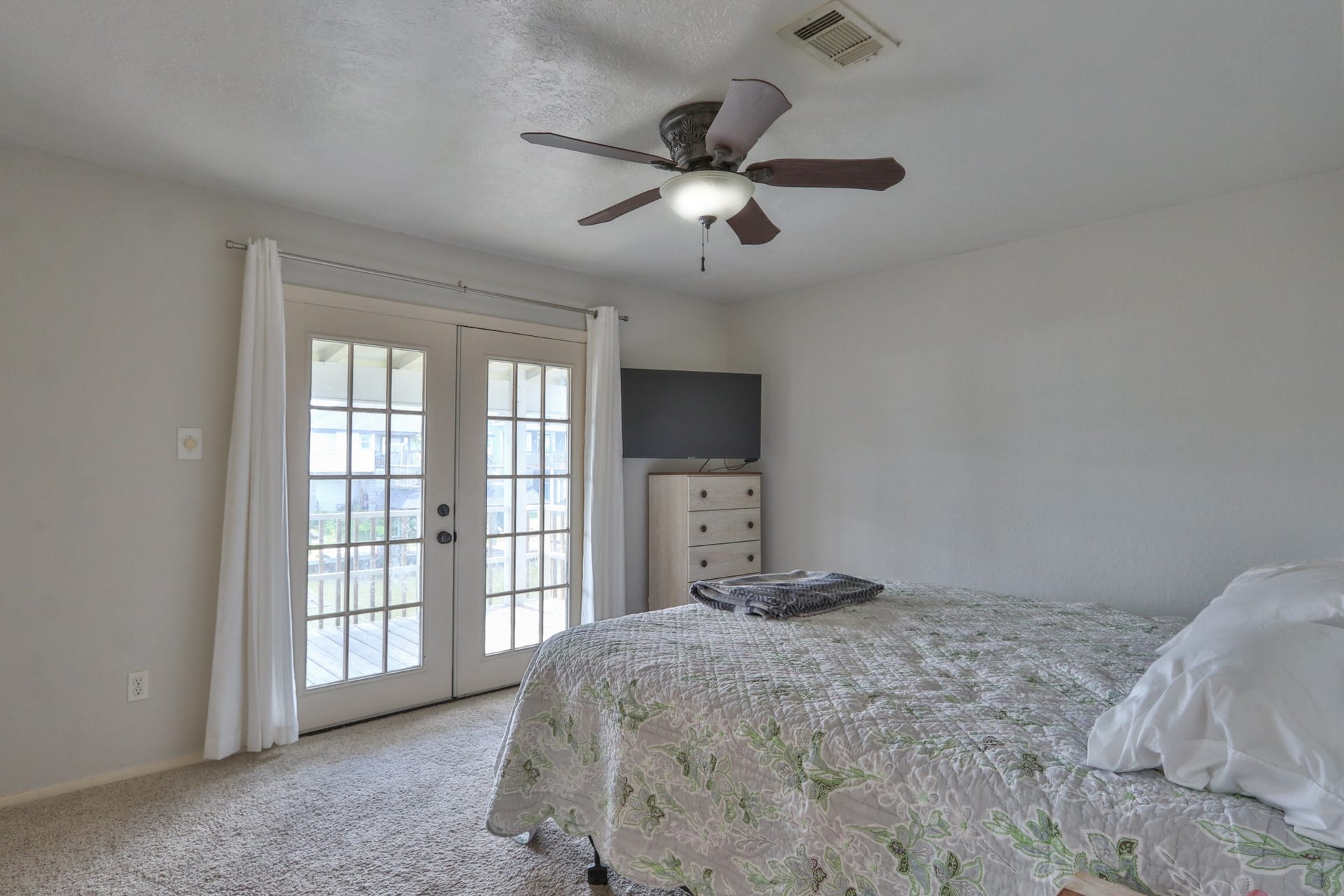 32 N Curlew Street, La Marque, TX 77568 32 N Curlew Street, La Marque, TX 77568