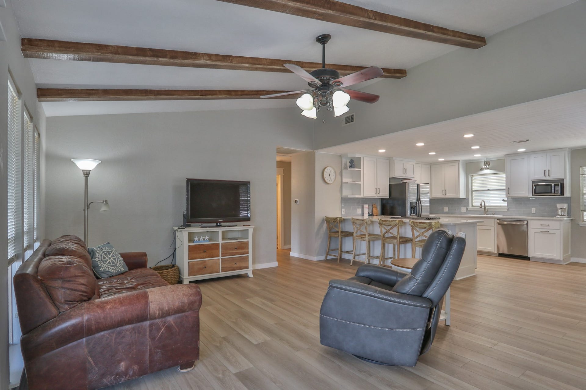 32 N Curlew Street, La Marque, TX 77568 32 N Curlew Street, La Marque, TX 77568