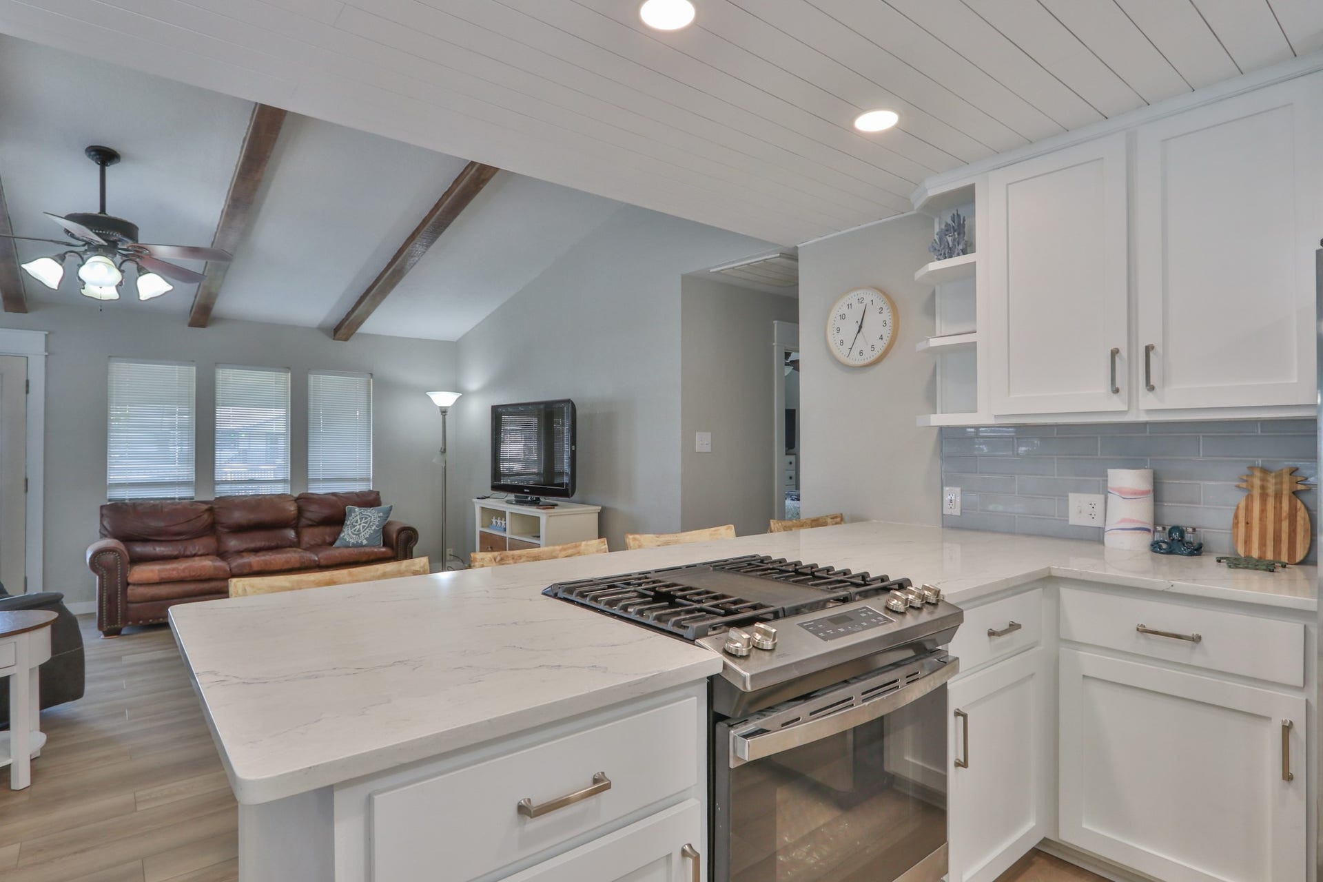 32 N Curlew Street, La Marque, TX 77568 32 N Curlew Street, La Marque, TX 77568