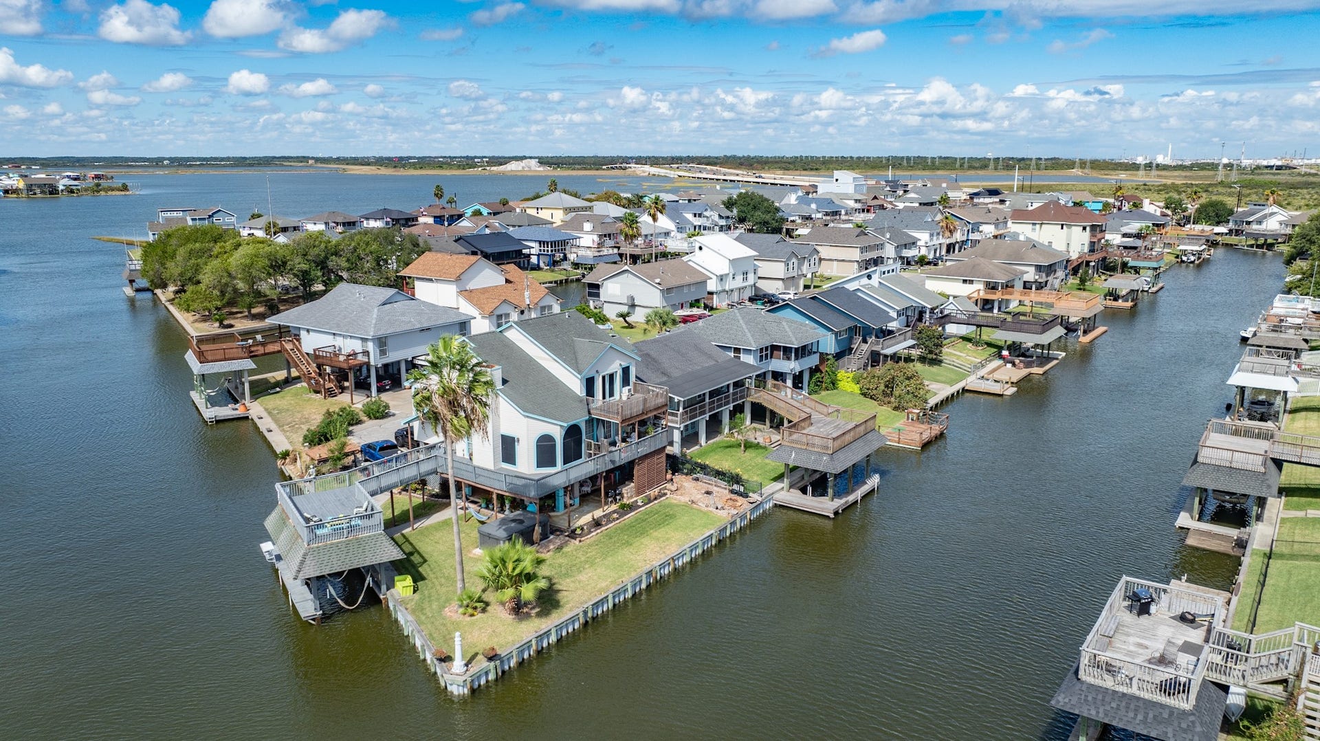 32 N Curlew Street, La Marque, TX 77568 32 N Curlew Street, La Marque, TX 77568
