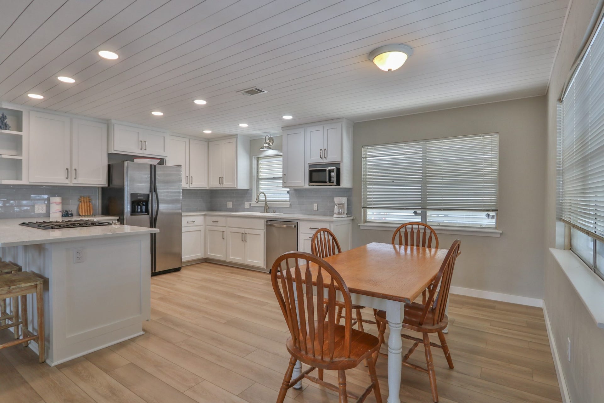 32 N Curlew Street, La Marque, TX 77568 32 N Curlew Street, La Marque, TX 77568