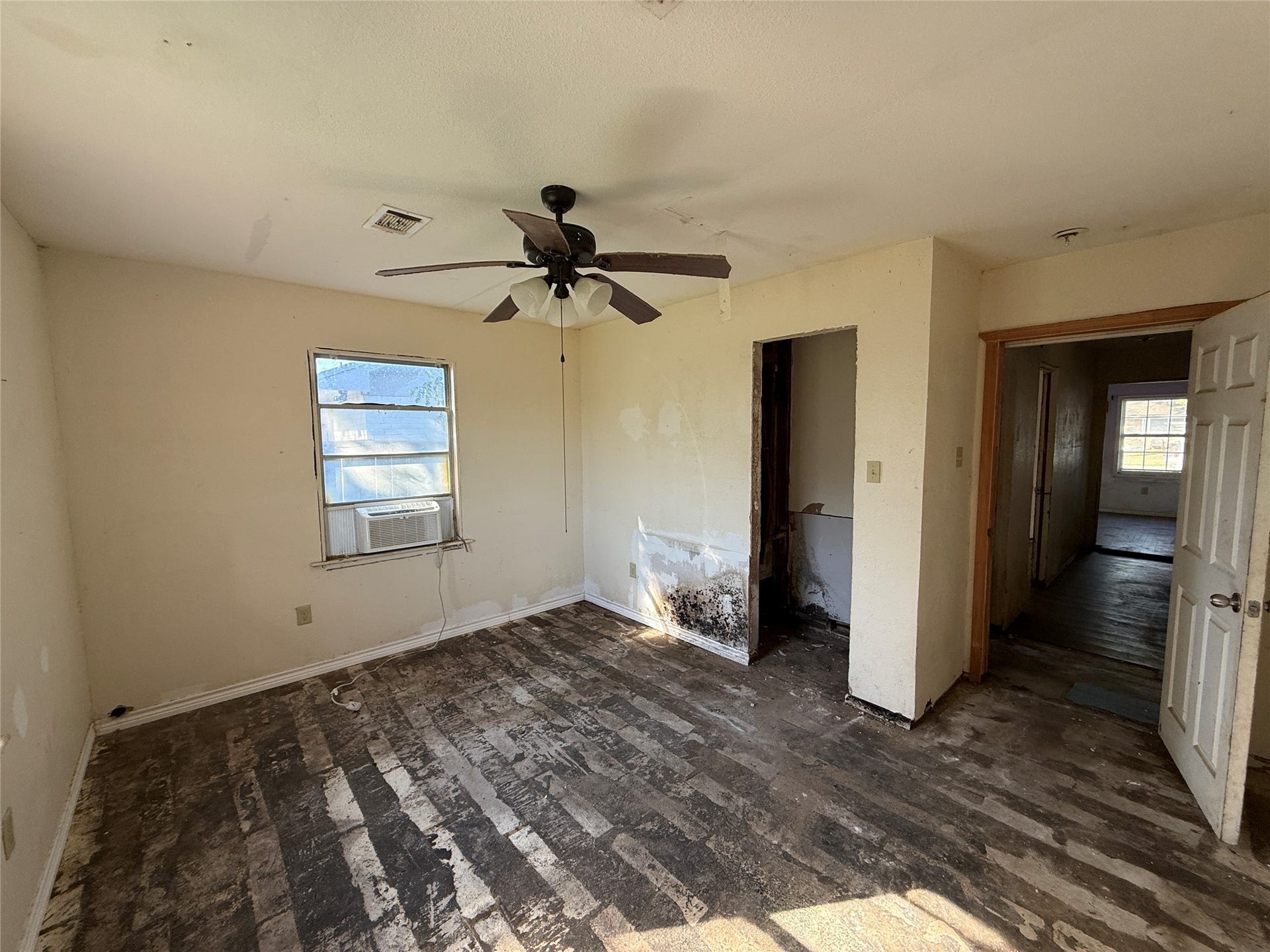 2001 Isla Drive, Pearland, TX 77581 2001 Isla Drive, Pearland, TX 77581
