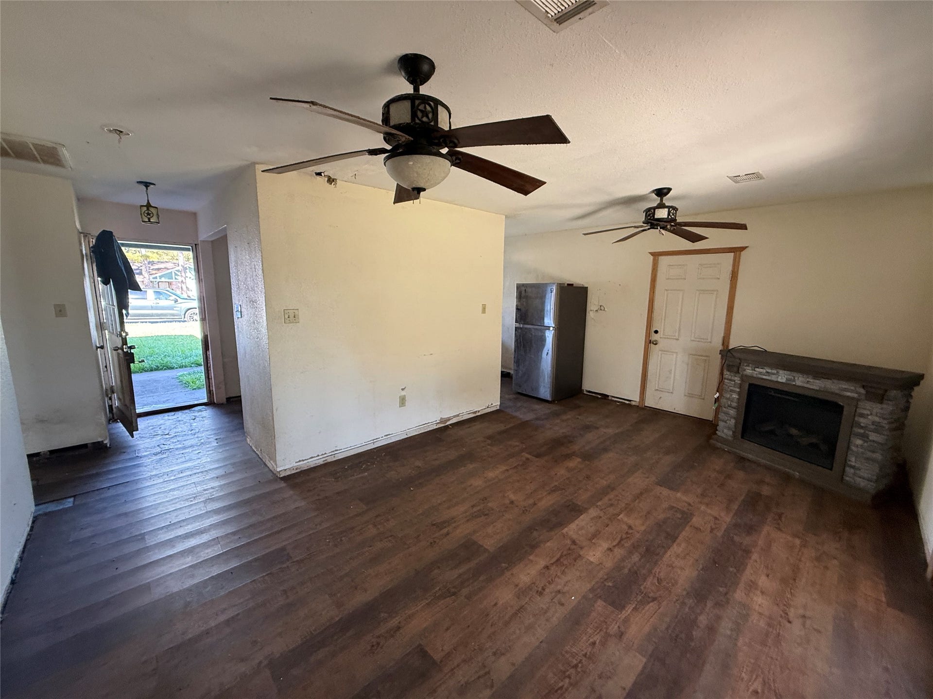 2001 Isla Drive, Pearland, TX 77581 2001 Isla Drive, Pearland, TX 77581