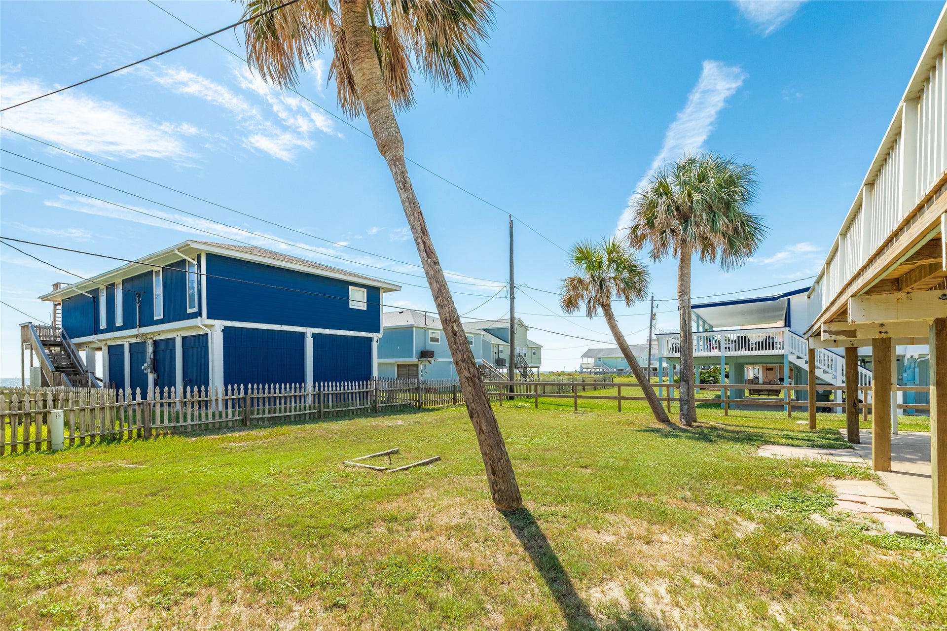 13103 John Reynolds Road, Galveston, TX 77554 Spacious back yard with beach views.