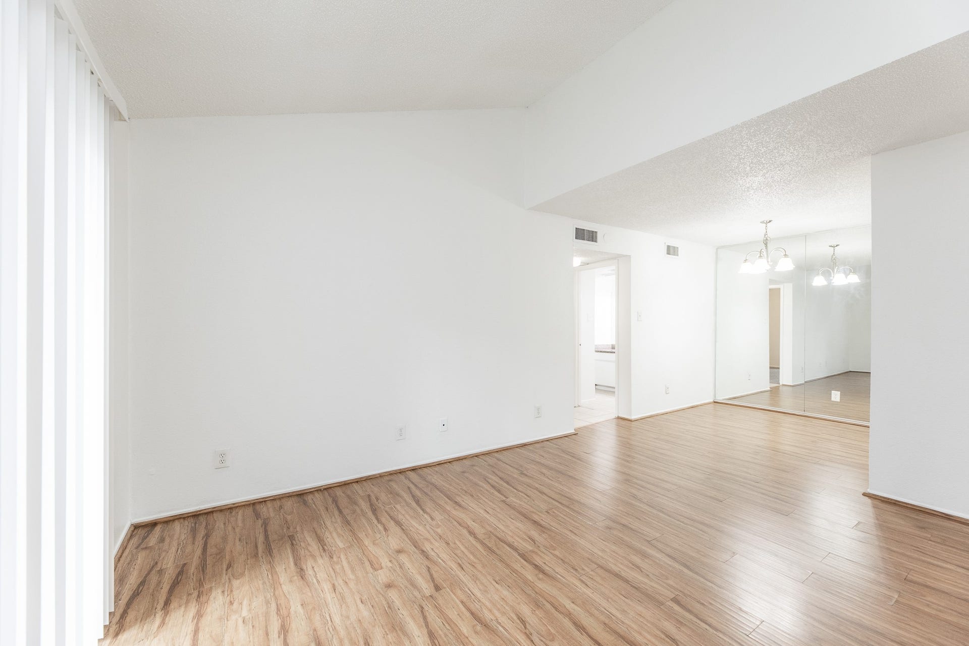 10047 Westpark Drive, #14, Houston, TX 77042 Living Area