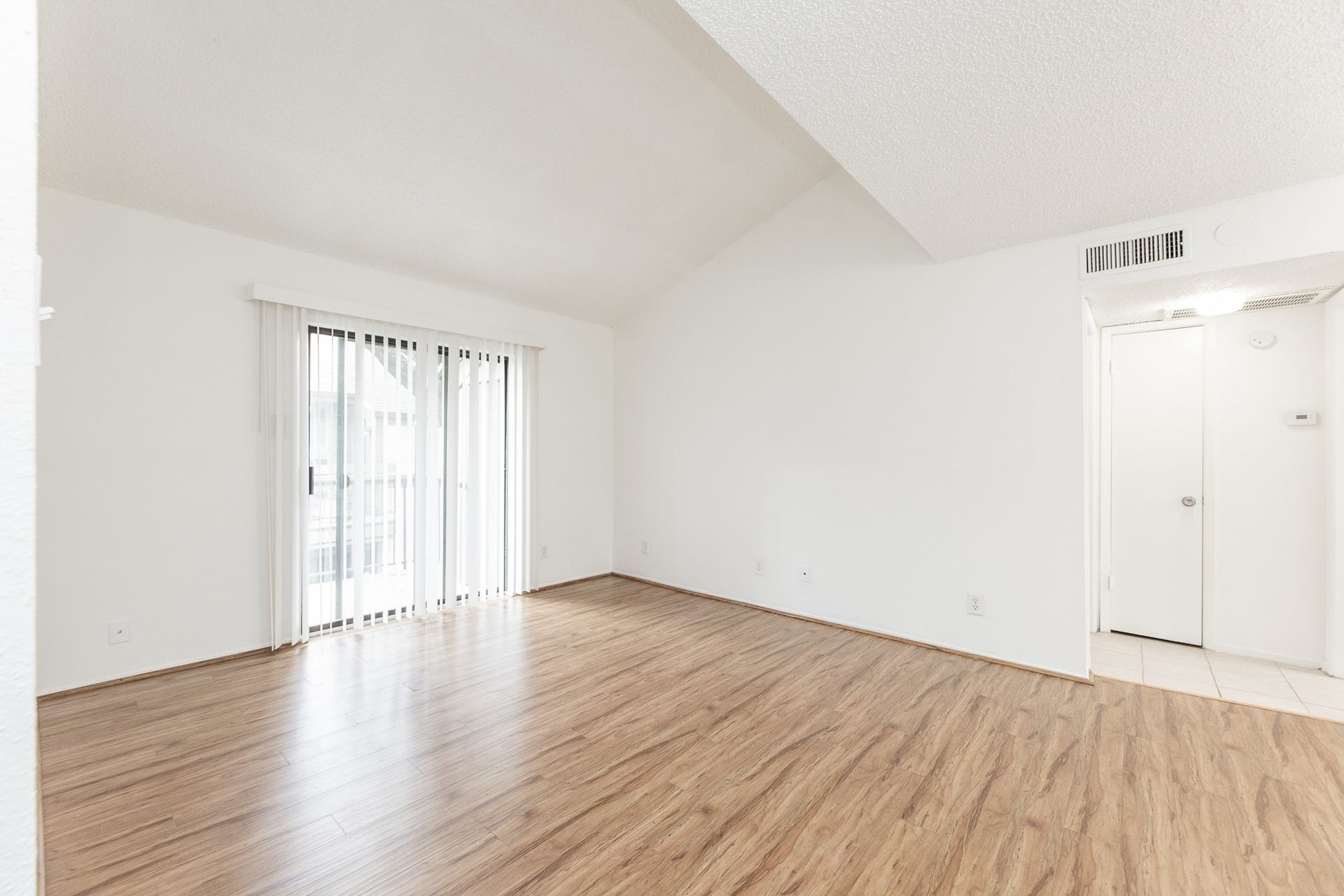 10047 Westpark Drive, #14, Houston, TX 77042 Living Area