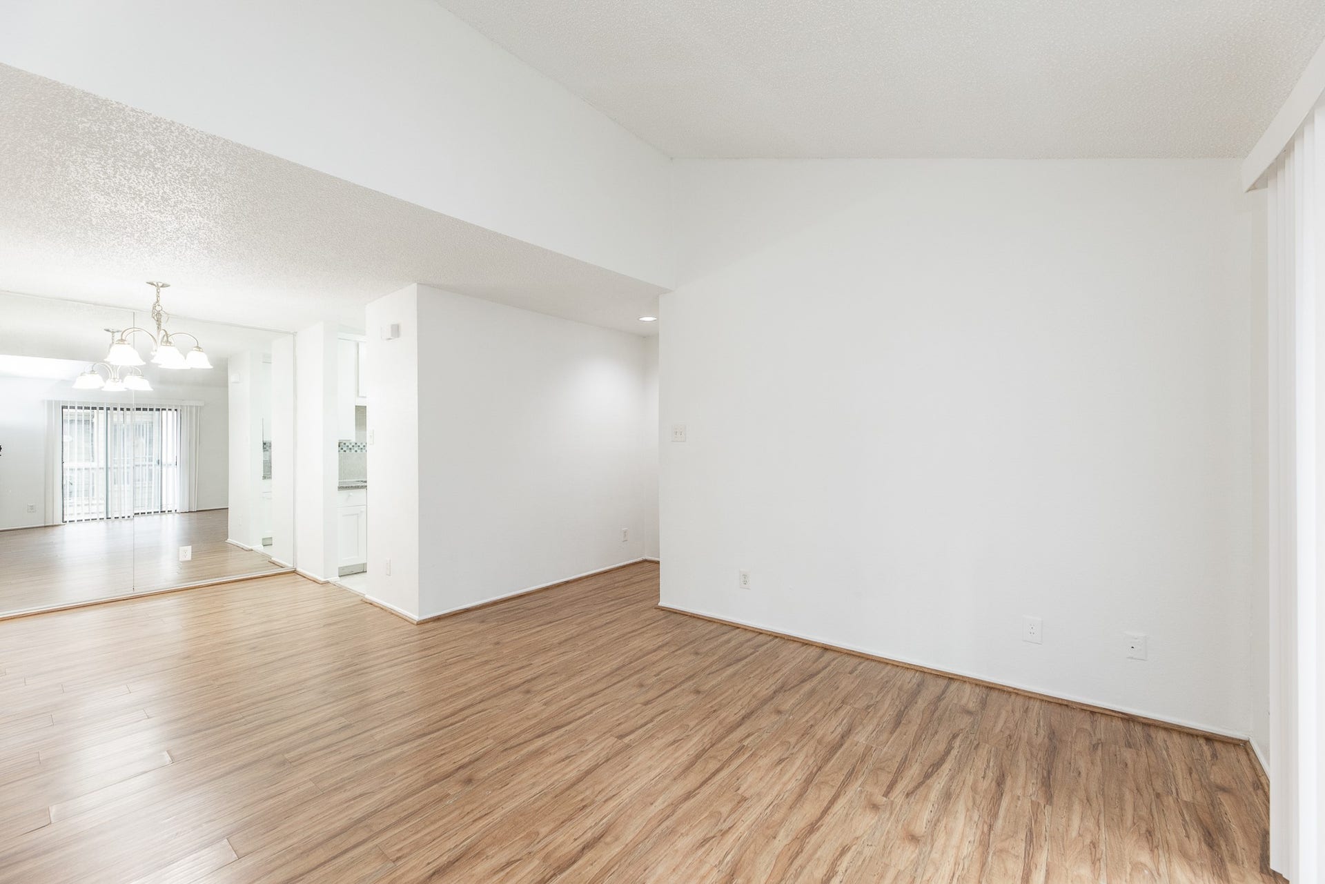 10047 Westpark Drive, #14, Houston, TX 77042 Living/Dining Area