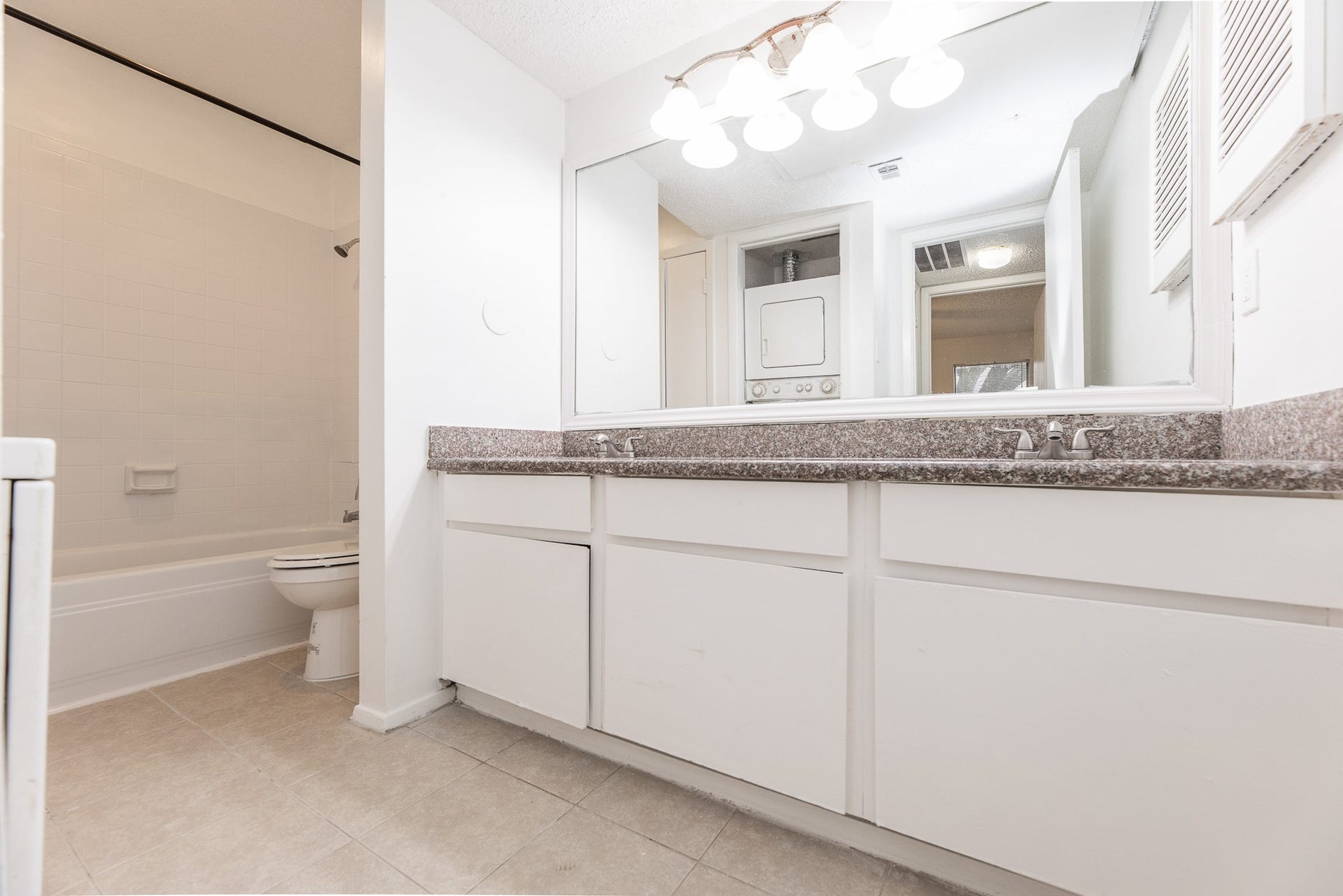 10047 Westpark Drive, #14, Houston, TX 77042 Bathroom