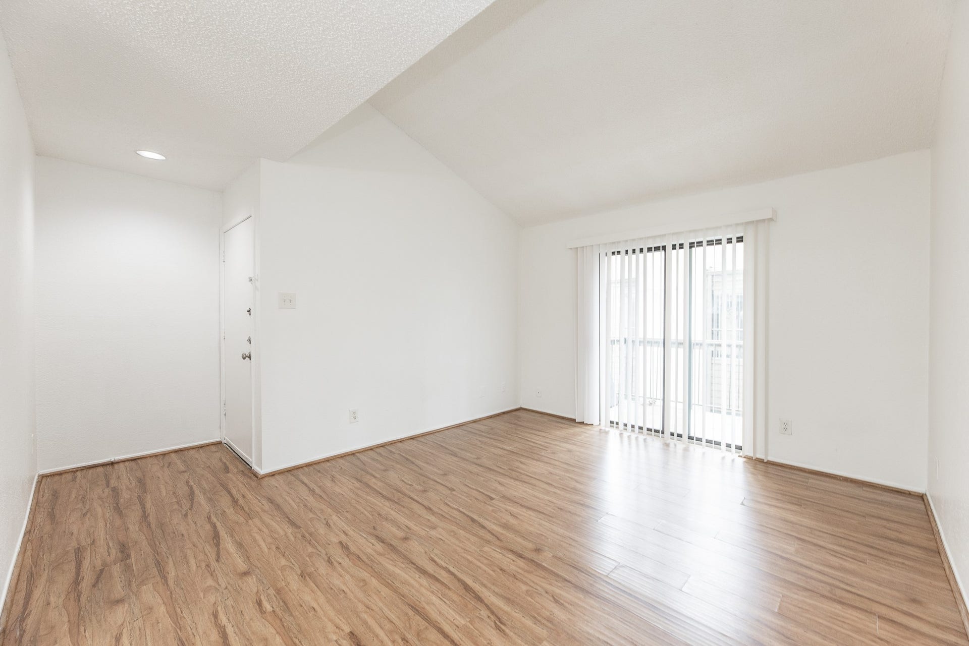 10047 Westpark Drive, #14, Houston, TX 77042 Living Area