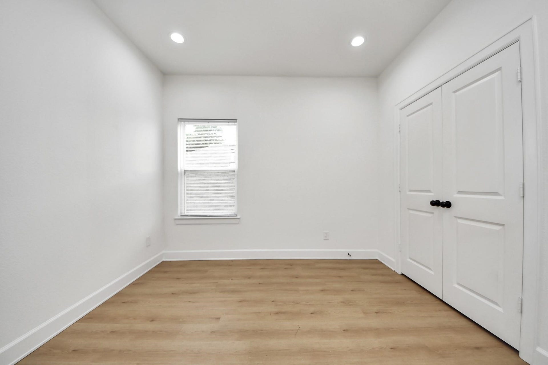 8316 Corinth Street, #c, Houston, TX 77051 Ample closet storage and a functional layout make this room ideal for guests, a home office, or nursery.