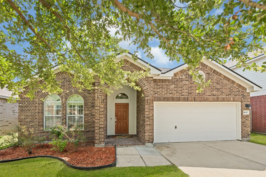 Property photo for 8618 E Highlands Crossing, Highlands, TX