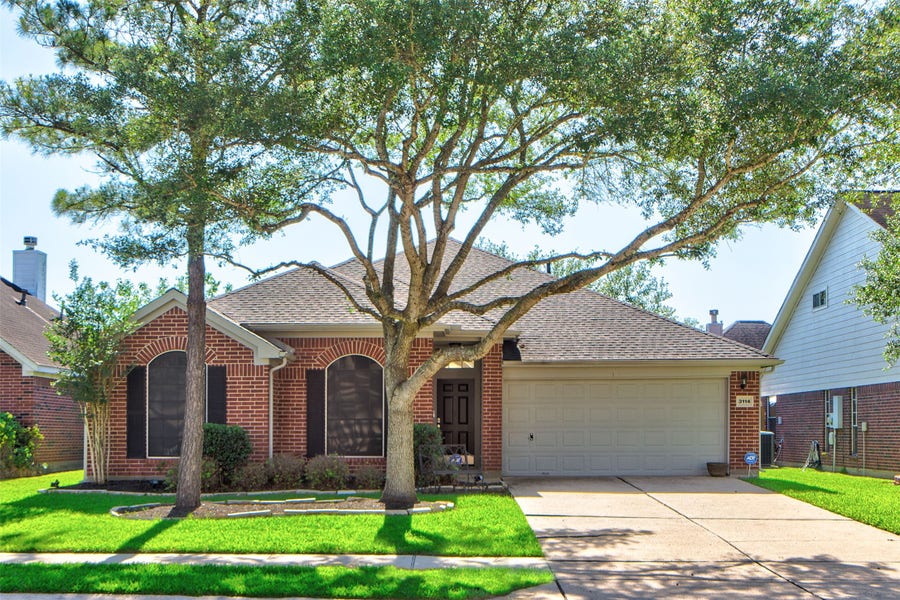 Property photo for 3114 Glenwood Drive, Pearland, TX