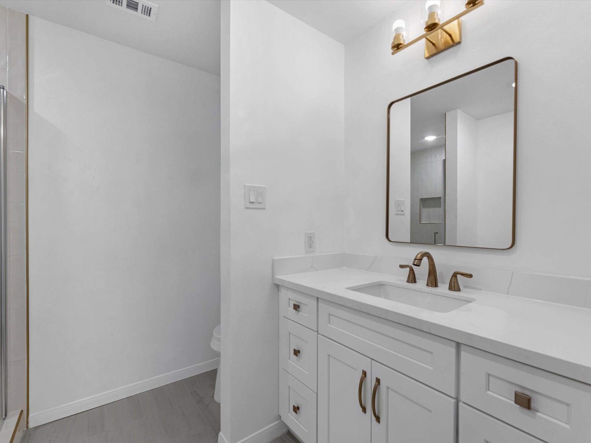 628 Oakdale Street, Shoreacres, TX 77571