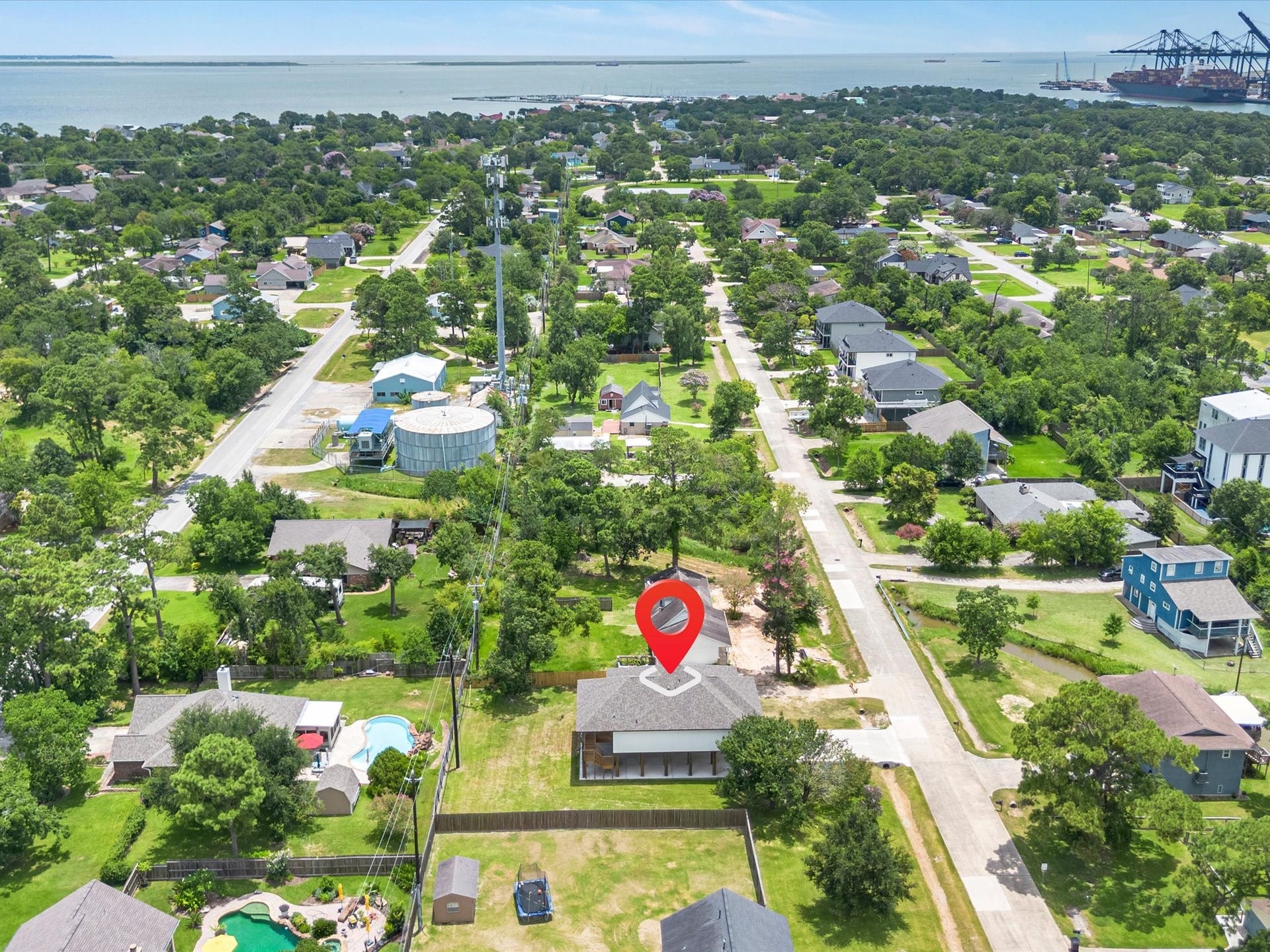 628 Oakdale Street, Shoreacres, TX 77571