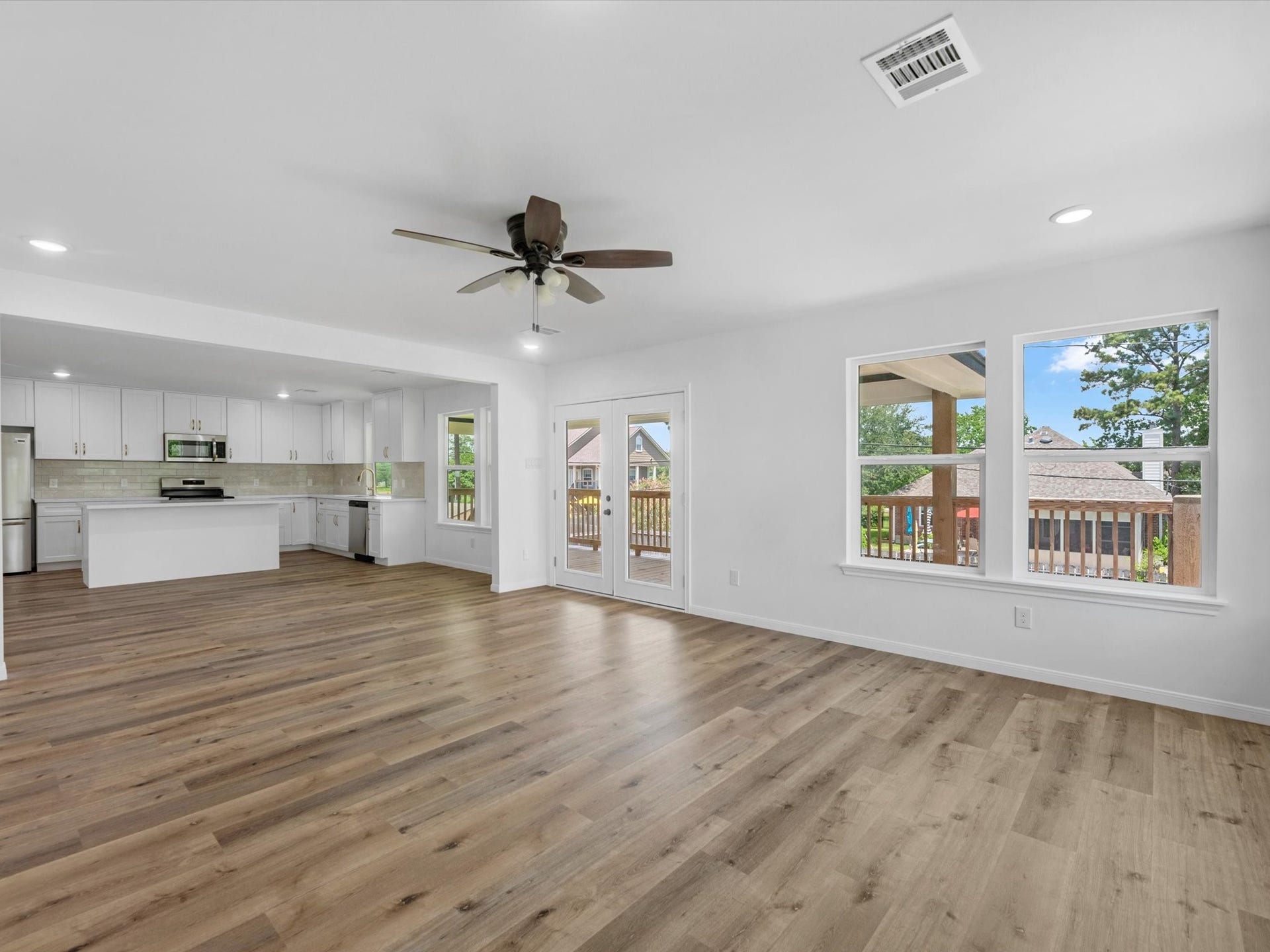 628 Oakdale Street, Shoreacres, TX 77571