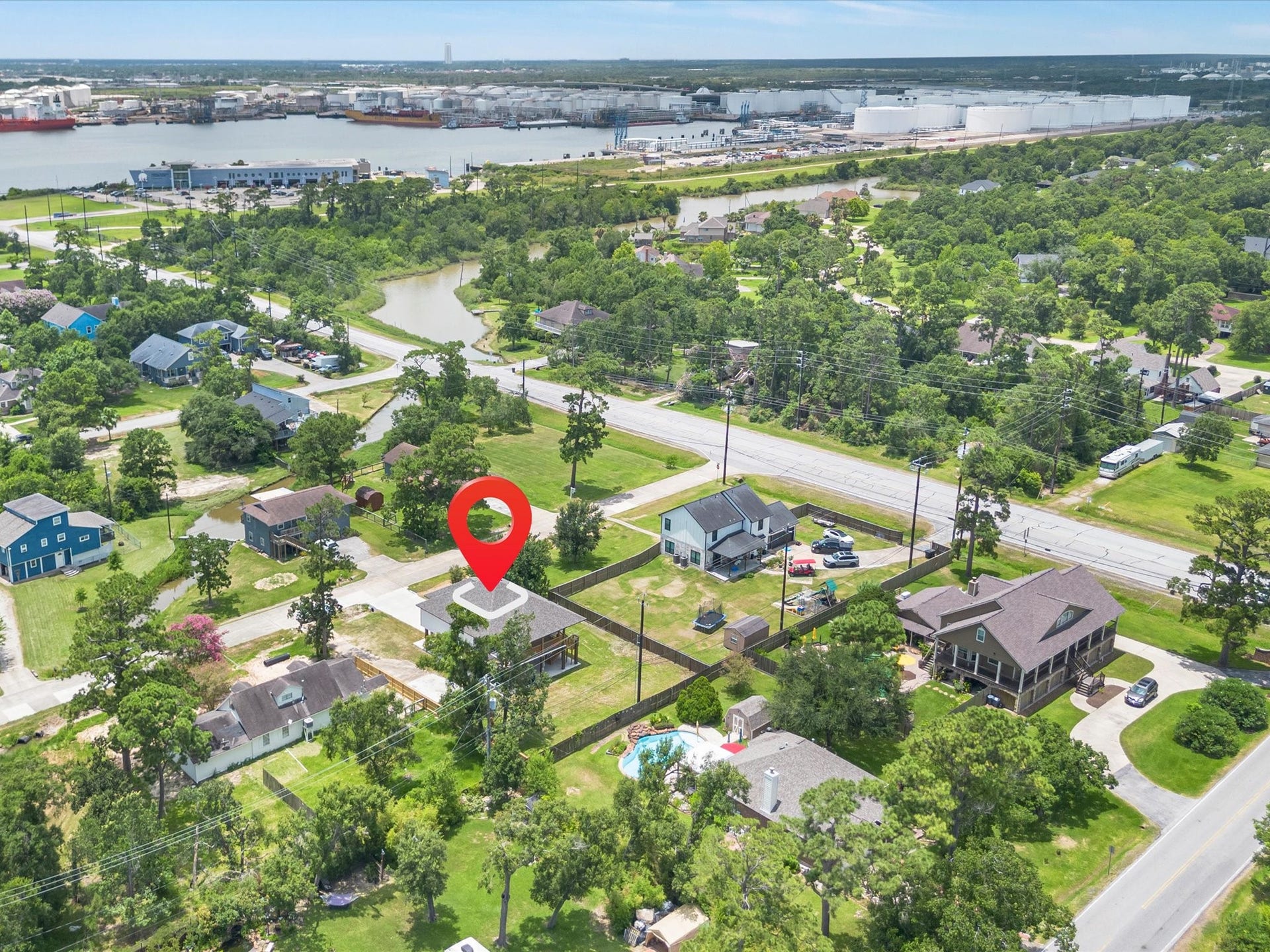 628 Oakdale Street, Shoreacres, TX 77571