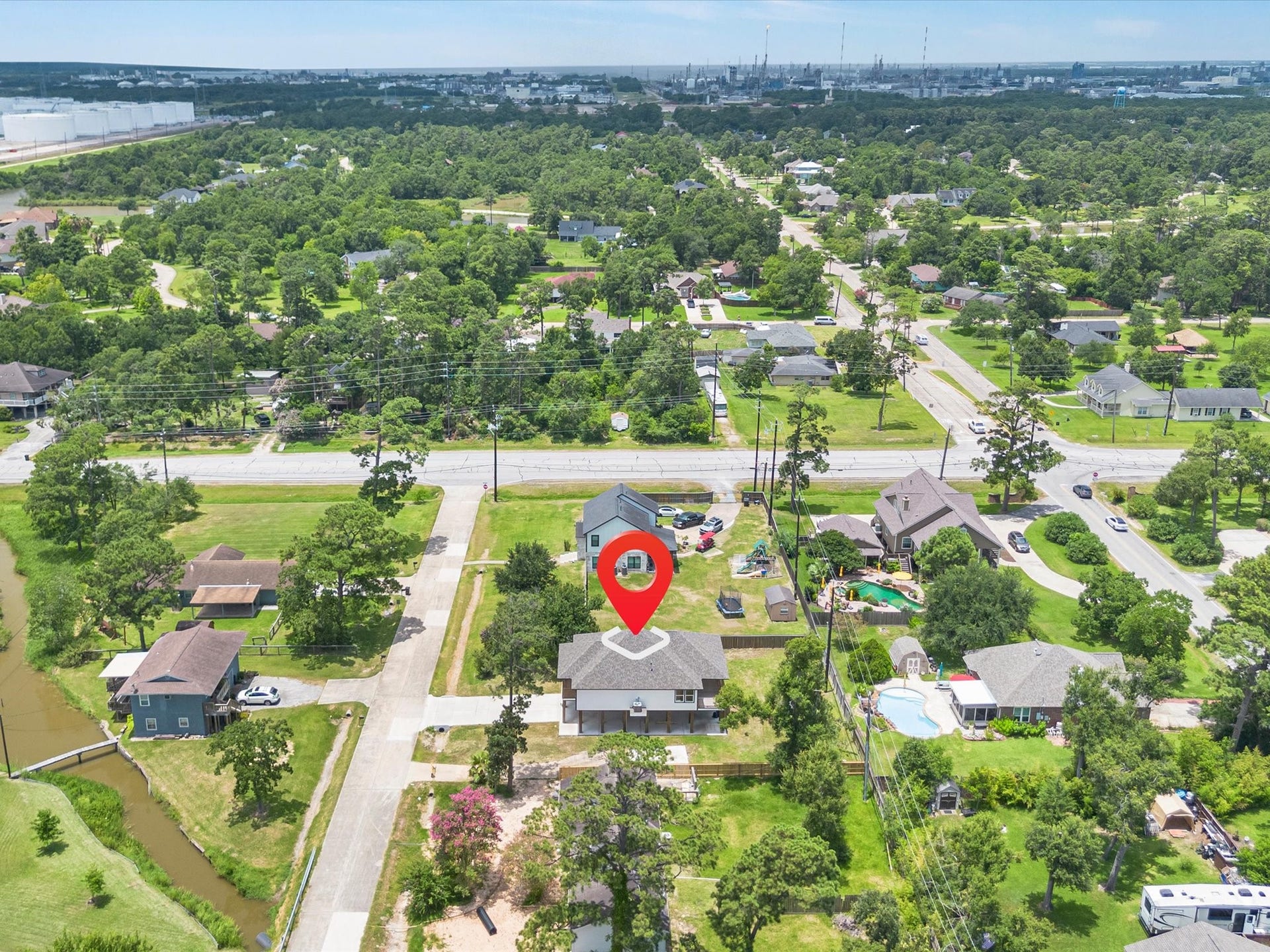 628 Oakdale Street, Shoreacres, TX 77571