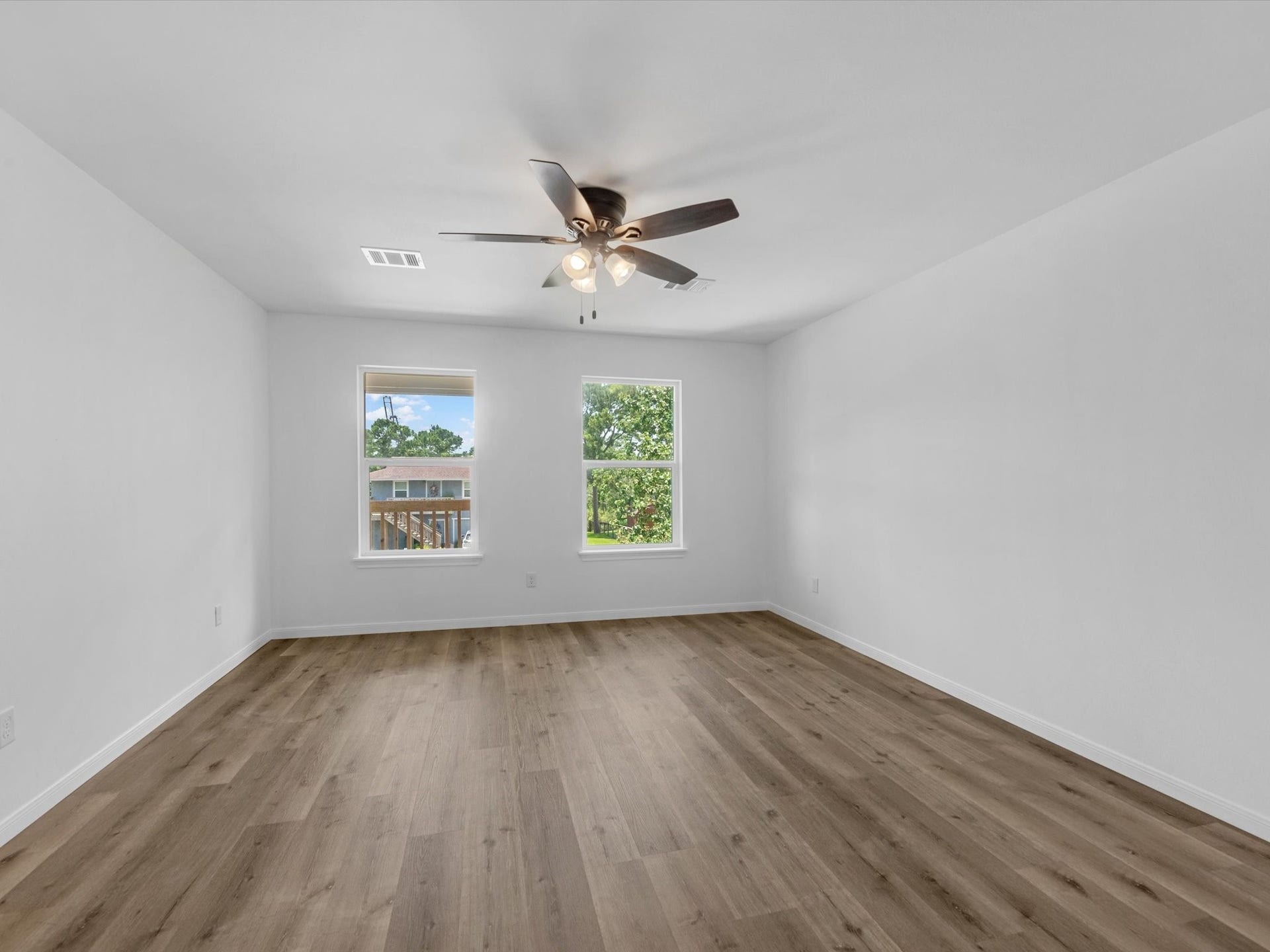 628 Oakdale Street, Shoreacres, TX 77571