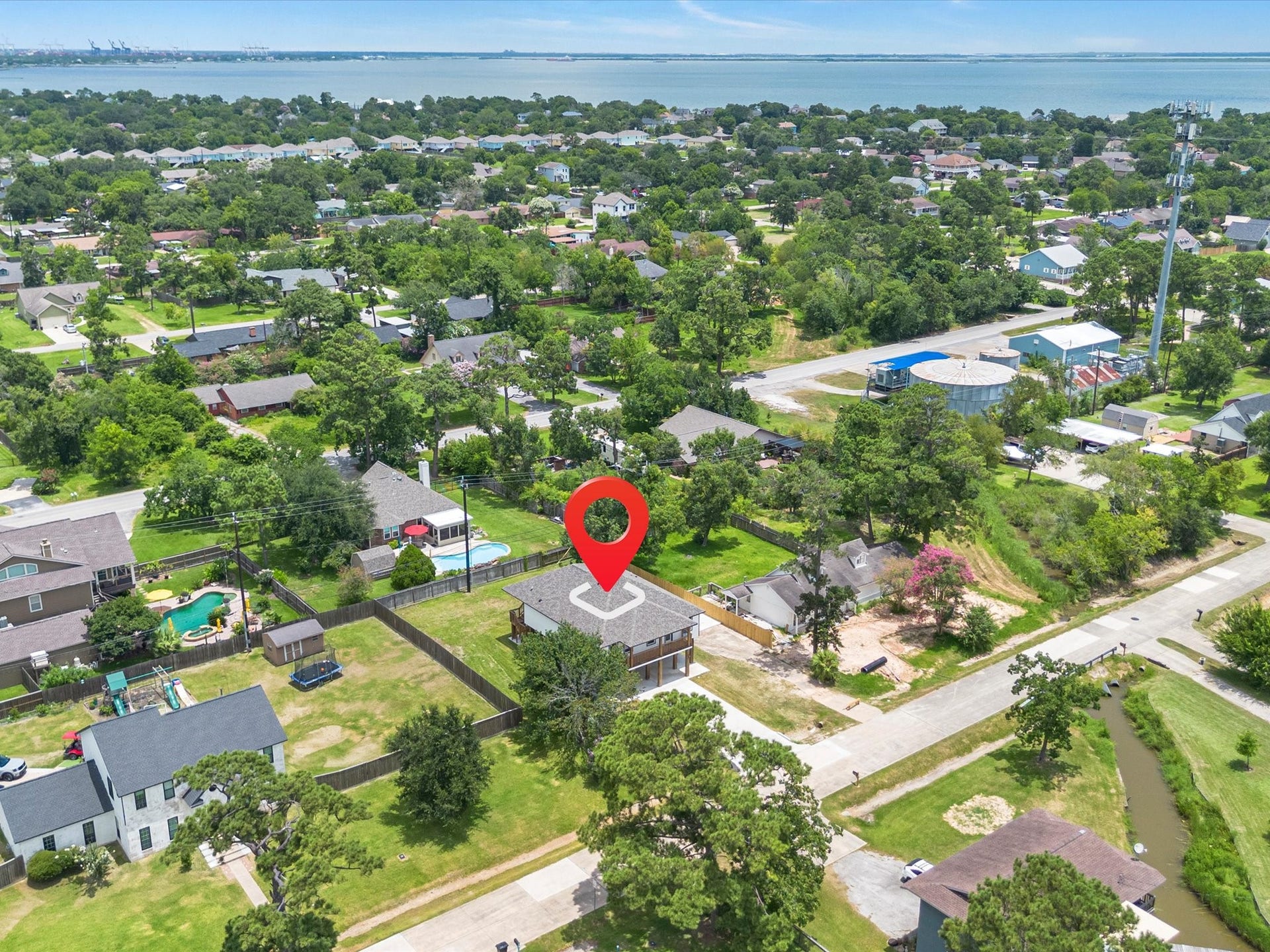 628 Oakdale Street, Shoreacres, TX 77571
