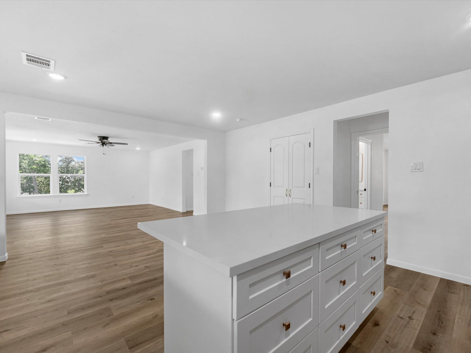 628 Oakdale Street, Shoreacres, TX 77571