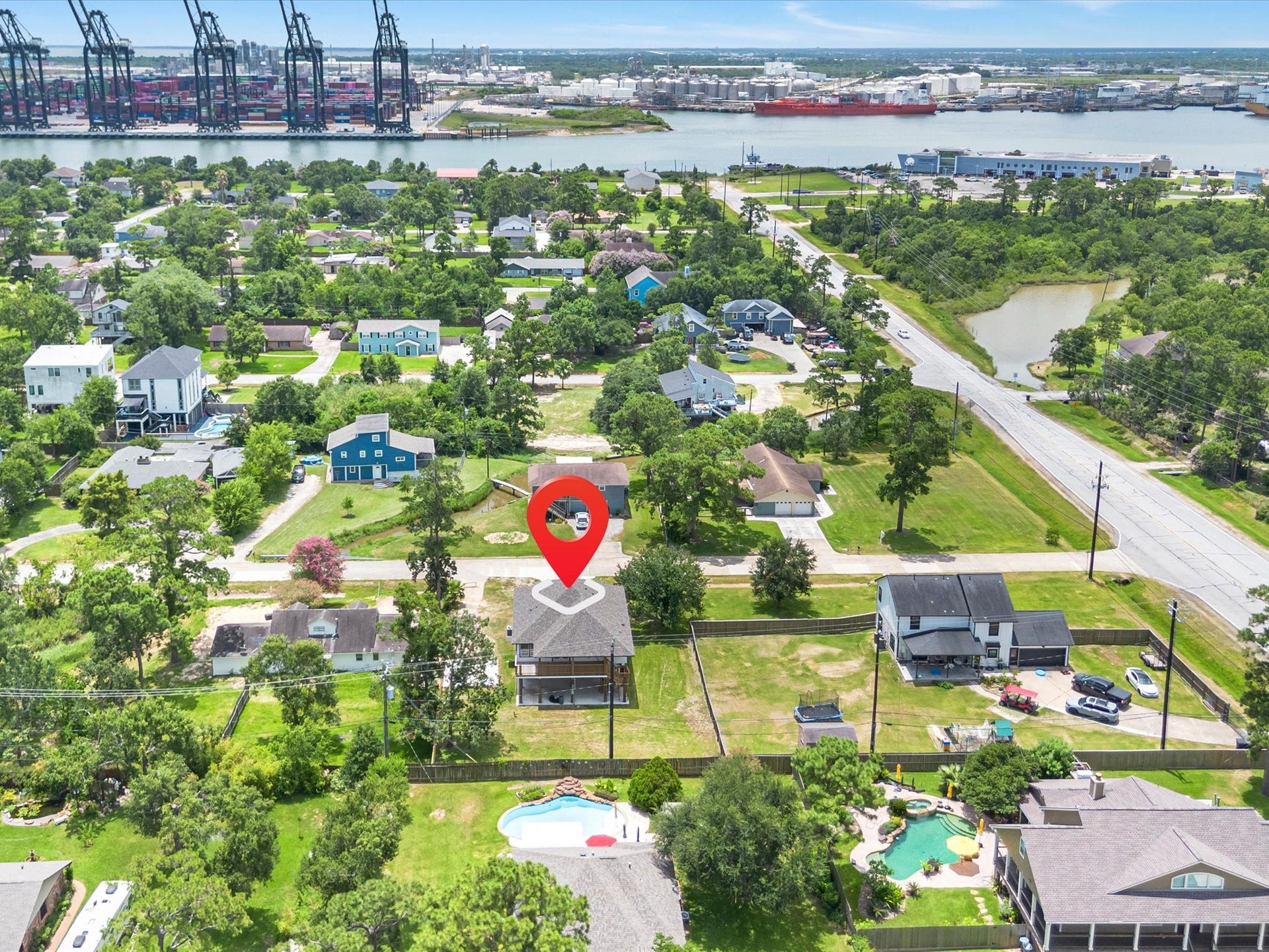 628 Oakdale Street, Shoreacres, TX 77571