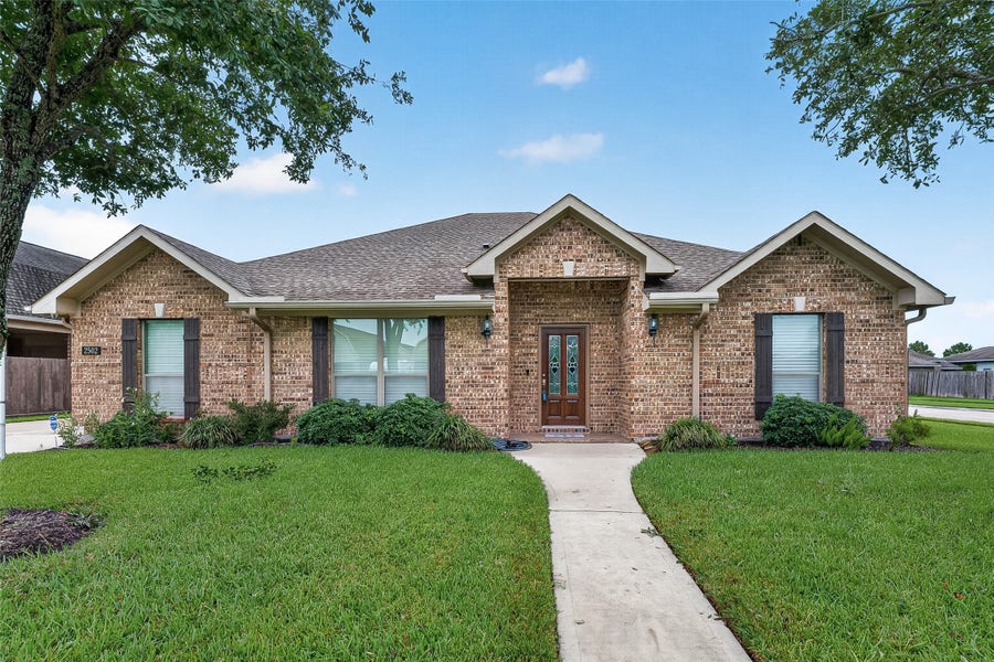 Property photo for 2502 Grey Kirby Drive, League City, TX