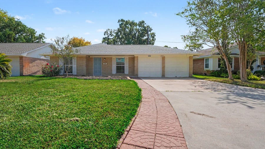 Property photo for 1825 Dolphin Drive, Seabrook, TX