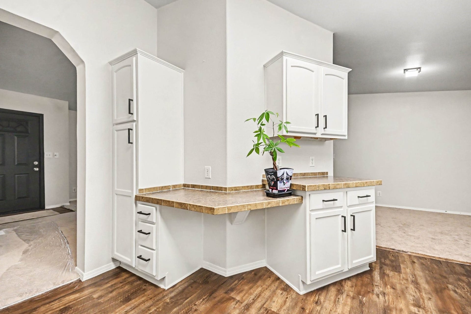 2925 FM 2917, Alvin, TX 77511 Kitchen desk