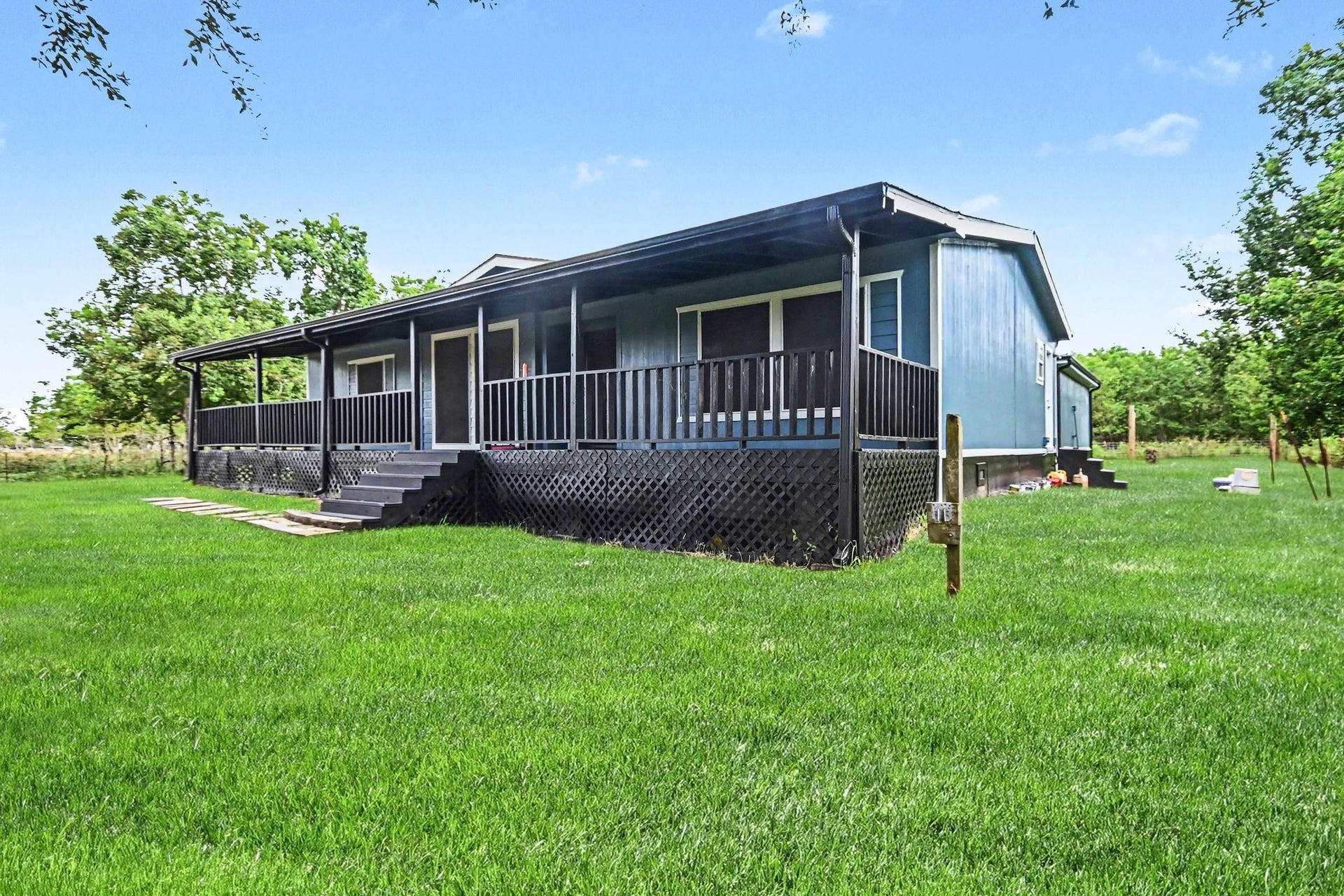2925 FM 2917, Alvin, TX 77511 Welcome to the country!
16.2 acres, fenced, cross fenced