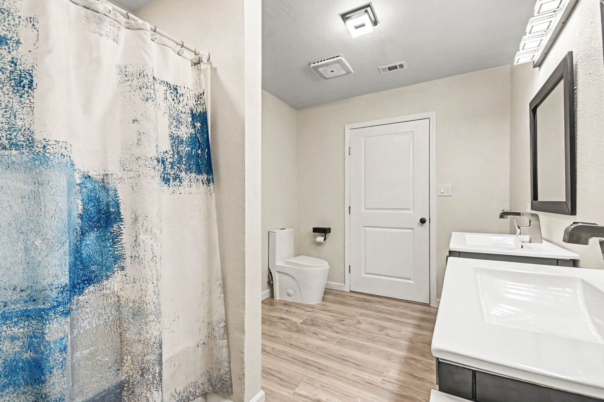 2925 FM 2917, Alvin, TX 77511 guest/game room bathrooom