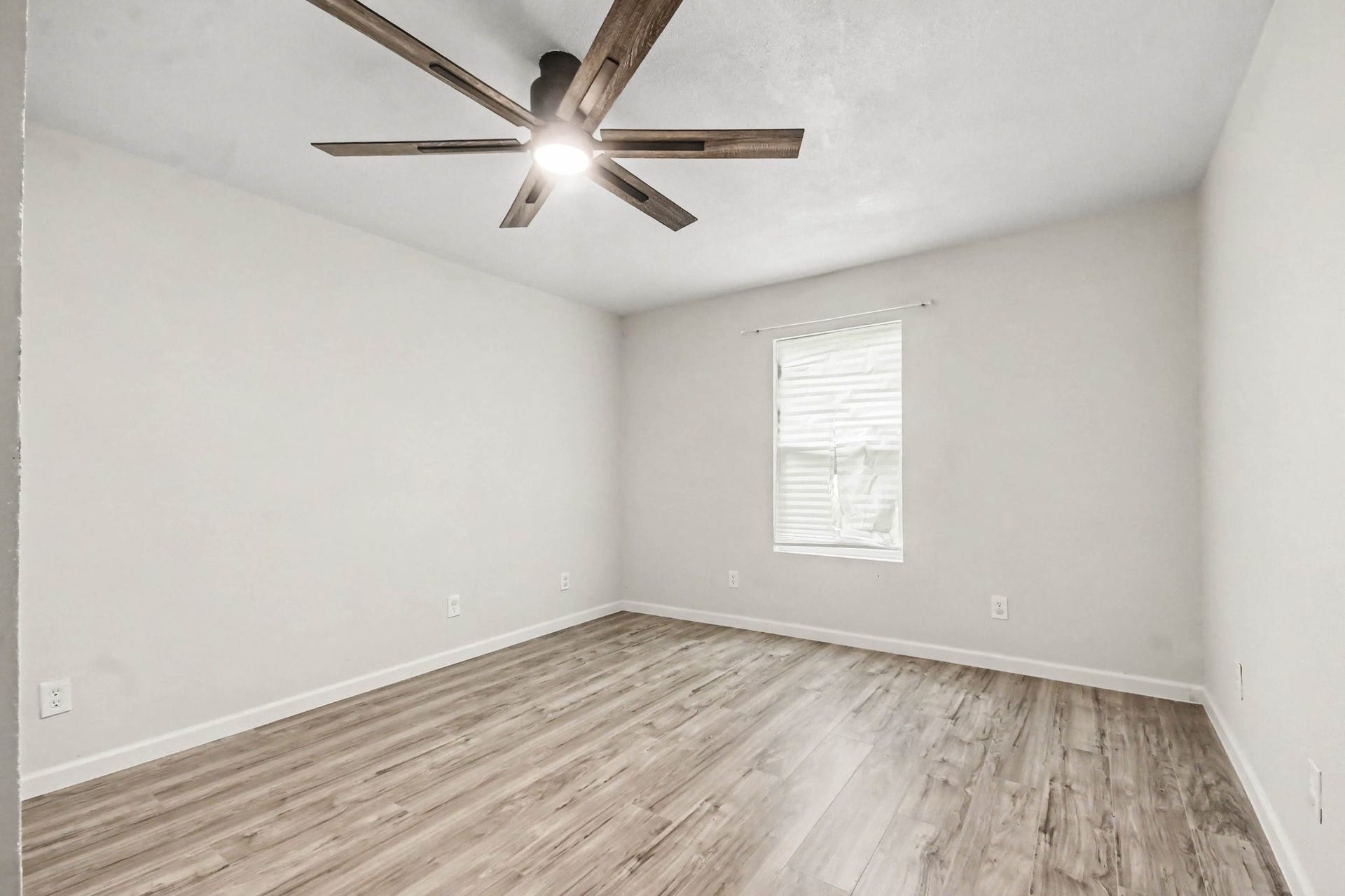 2925 FM 2917, Alvin, TX 77511 Primary bedroom