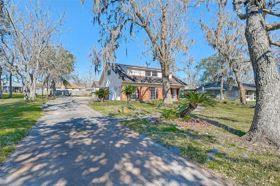 Property photo for 444 Southern Oaks Drive, Lake Jackson, TX