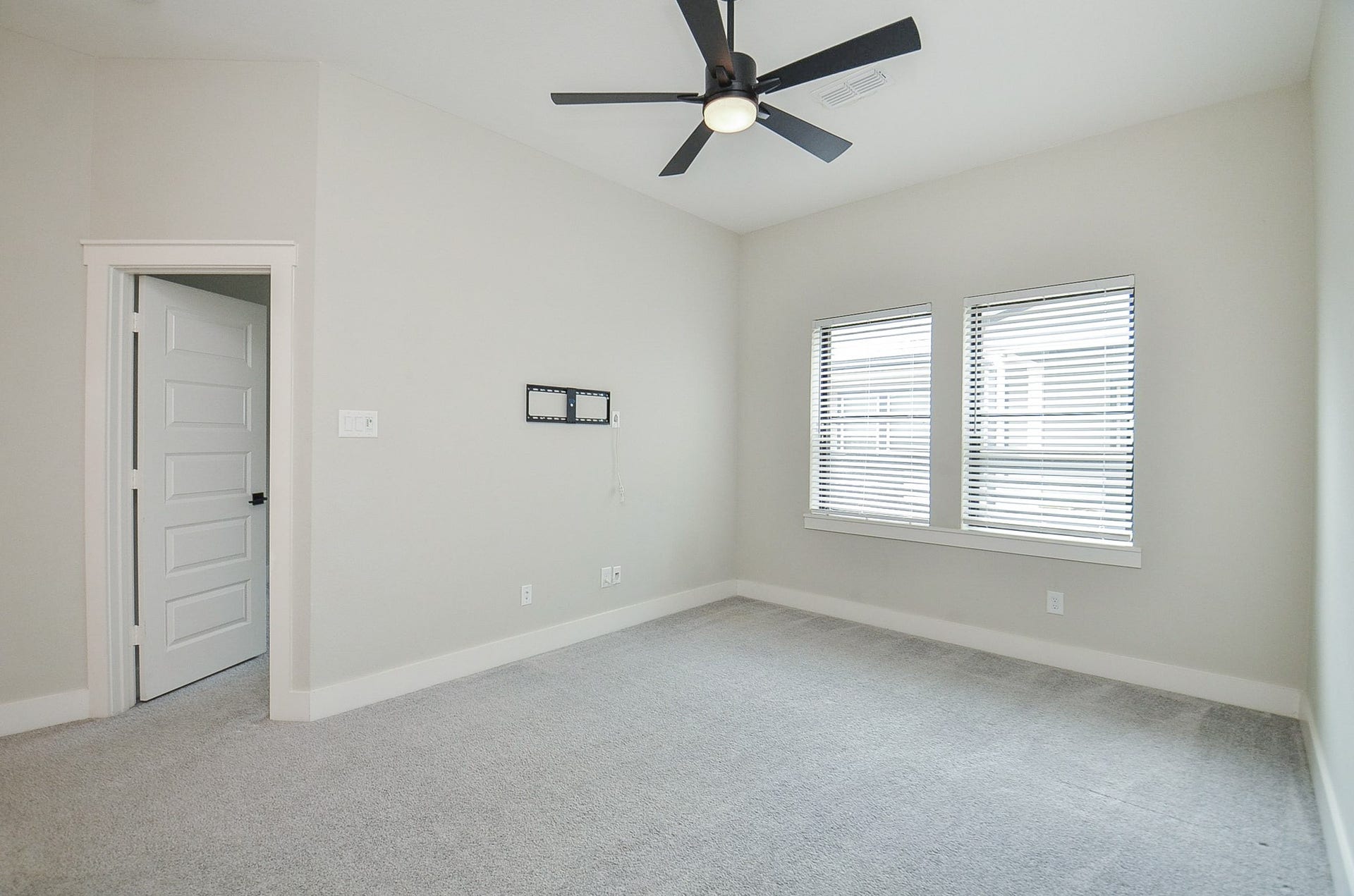 15814 Celebration Lane, Cypress, TX 77433 Versatile game room/flex space positioned between two secondary bedroomsideal for play, homework, gaming or a second lounge.