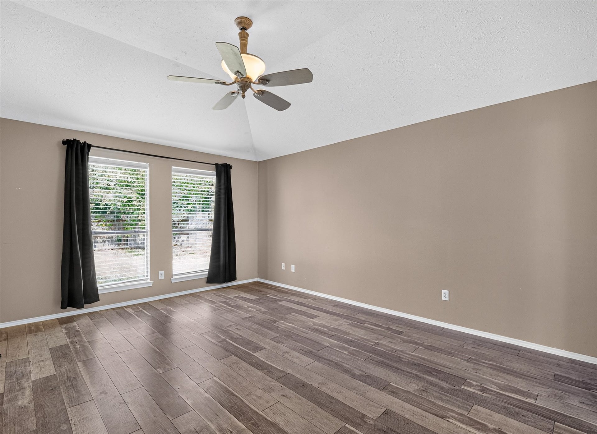 3907 Vinecrest Drive, Pearland, TX 77584 3907 Vinecrest Drive, Pearland, TX 77584