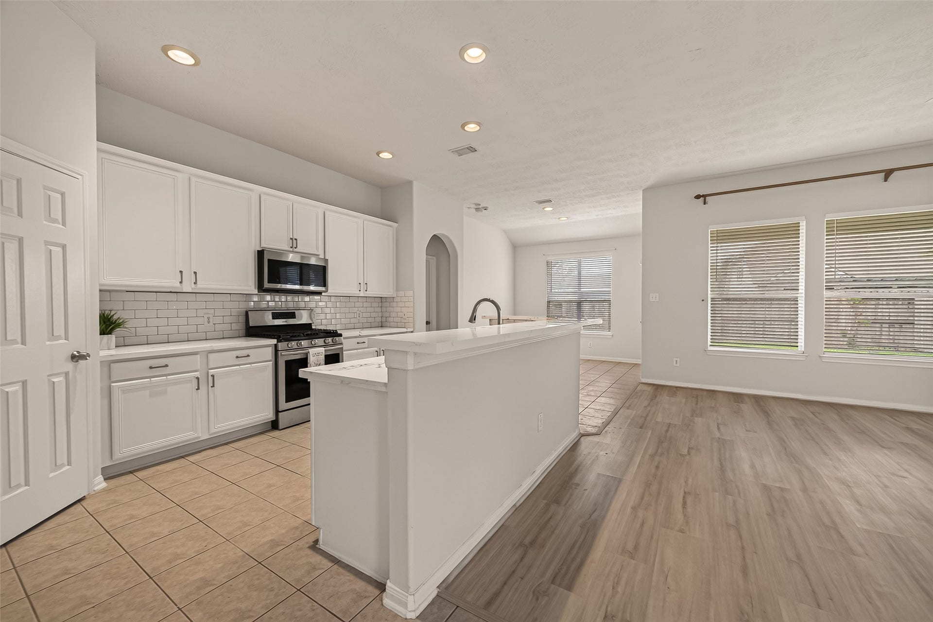 14207 Rolling Hills Lane, Rosharon, TX 77583 14207 Rolling Hills Lane, Rosharon, TX 77583