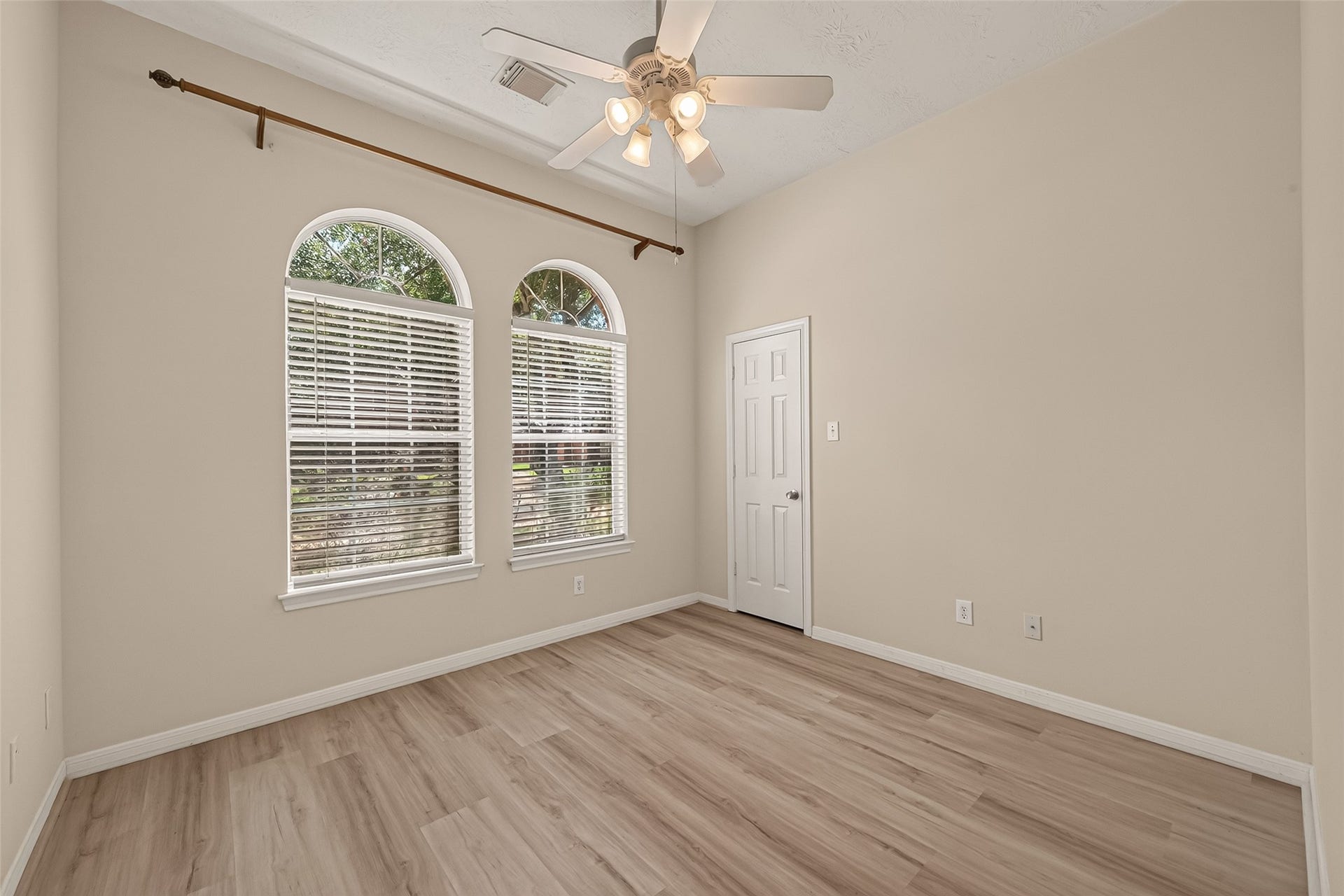 14207 Rolling Hills Lane, Rosharon, TX 77583 14207 Rolling Hills Lane, Rosharon, TX 77583