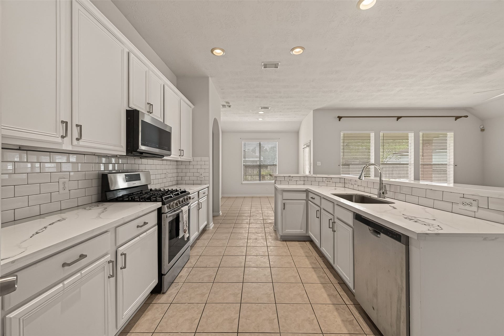 14207 Rolling Hills Lane, Rosharon, TX 77583 14207 Rolling Hills Lane, Rosharon, TX 77583