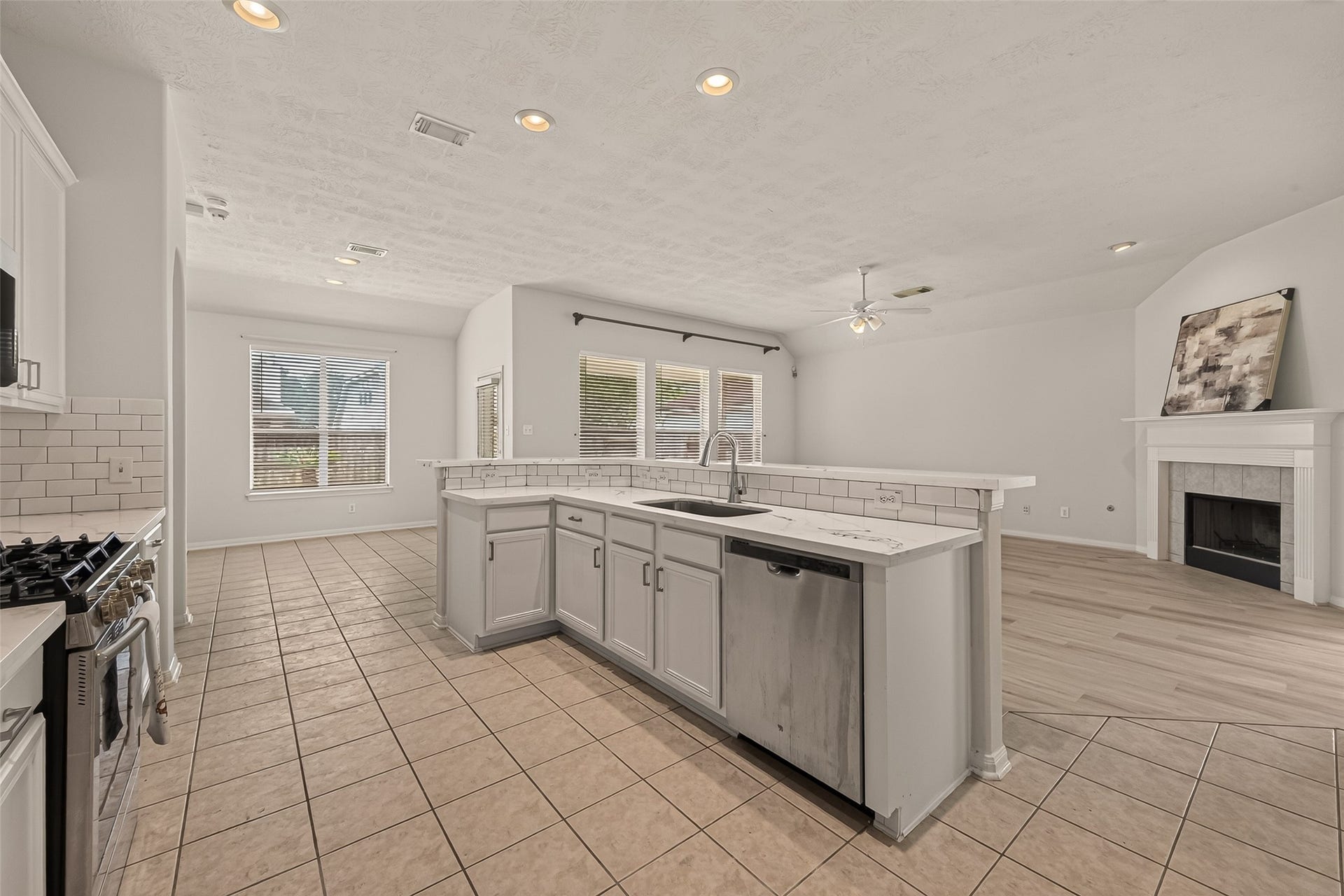 14207 Rolling Hills Lane, Rosharon, TX 77583 14207 Rolling Hills Lane, Rosharon, TX 77583