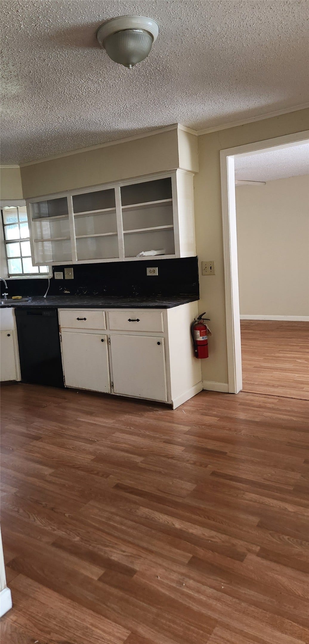 7102 Stewart Street, Hitchcock, TX 77563 kitchen