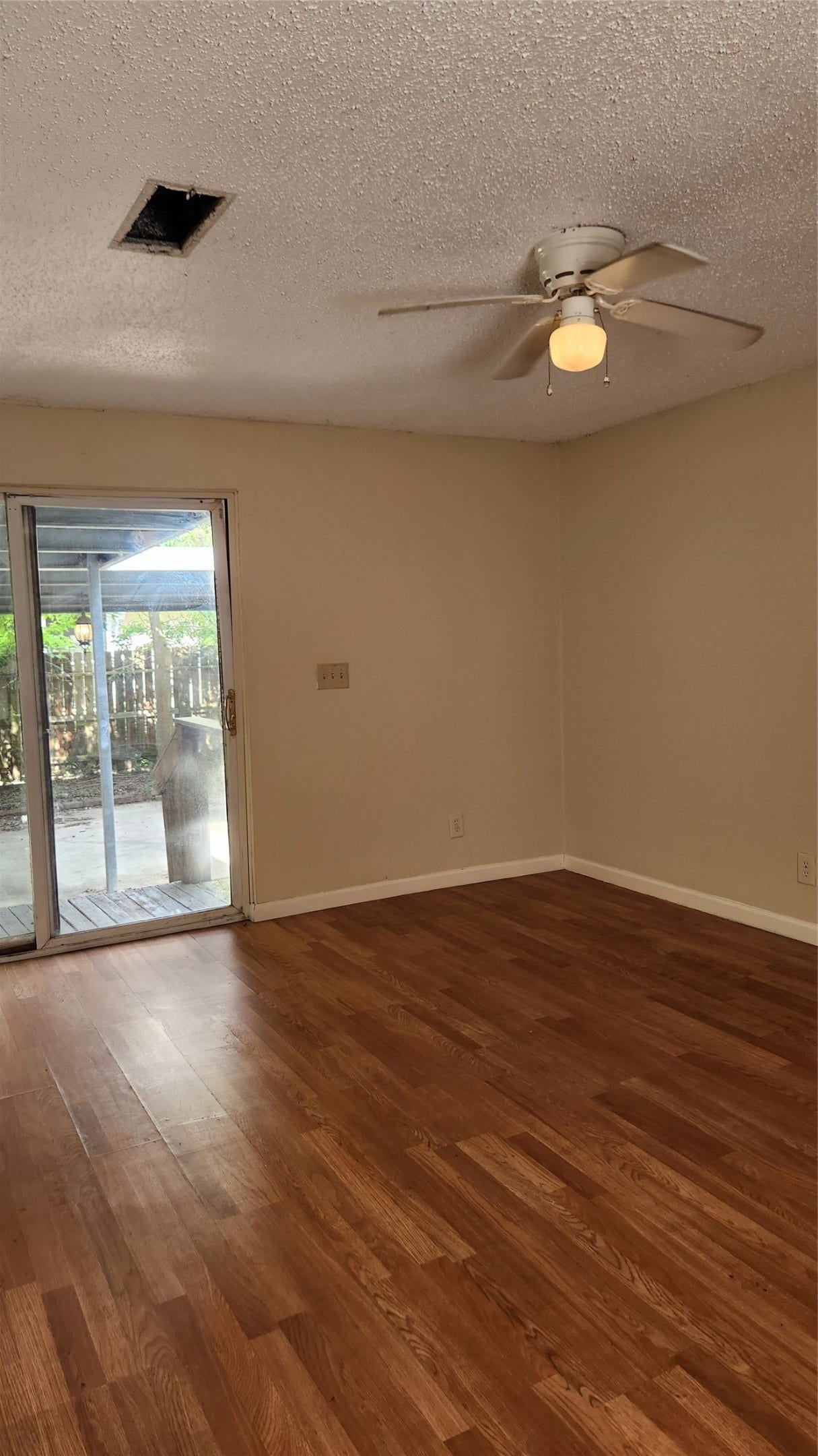 7102 Stewart Street, Hitchcock, TX 77563 dining room
