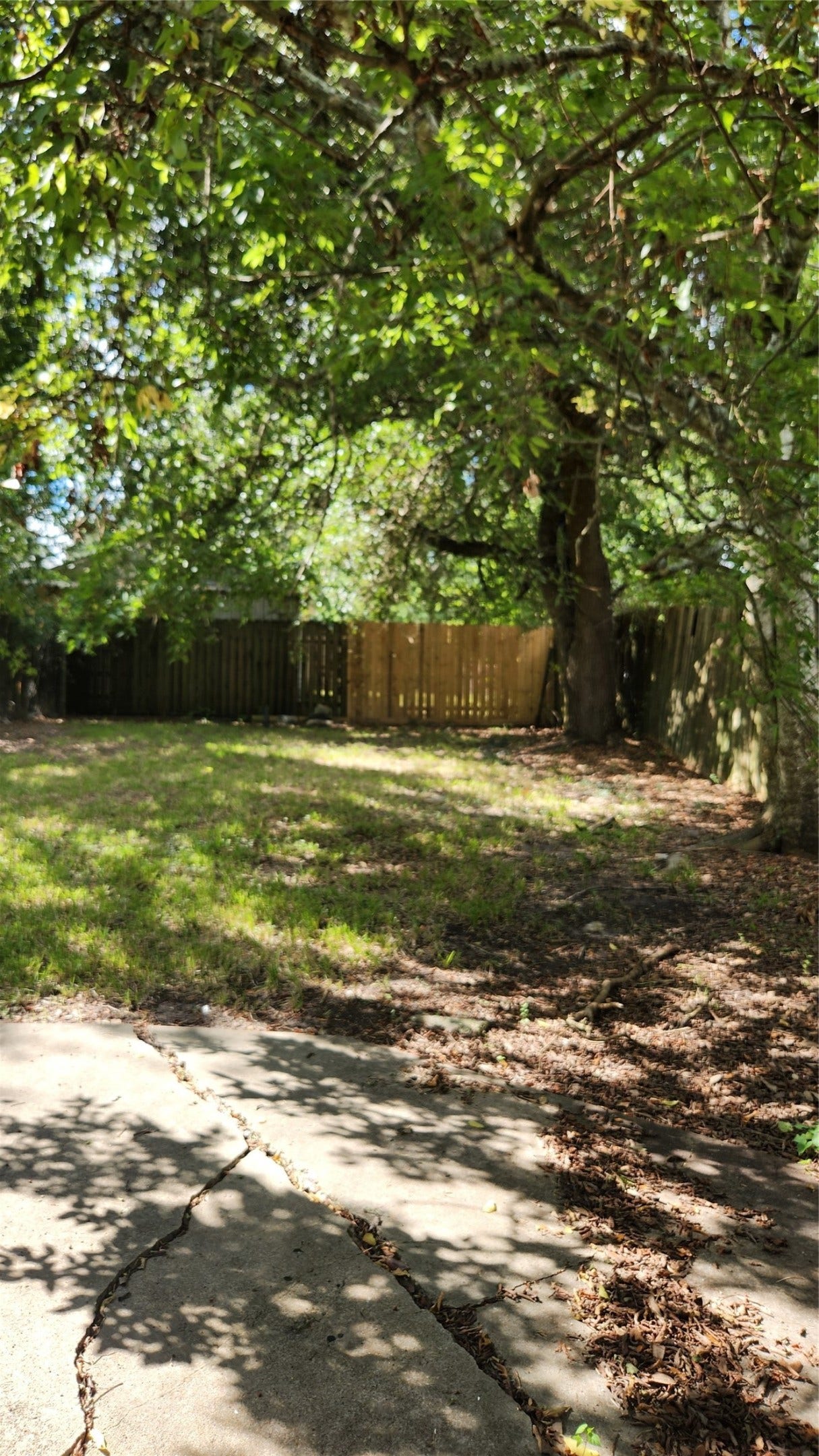 7102 Stewart Street, Hitchcock, TX 77563 corner view of cleared backyard