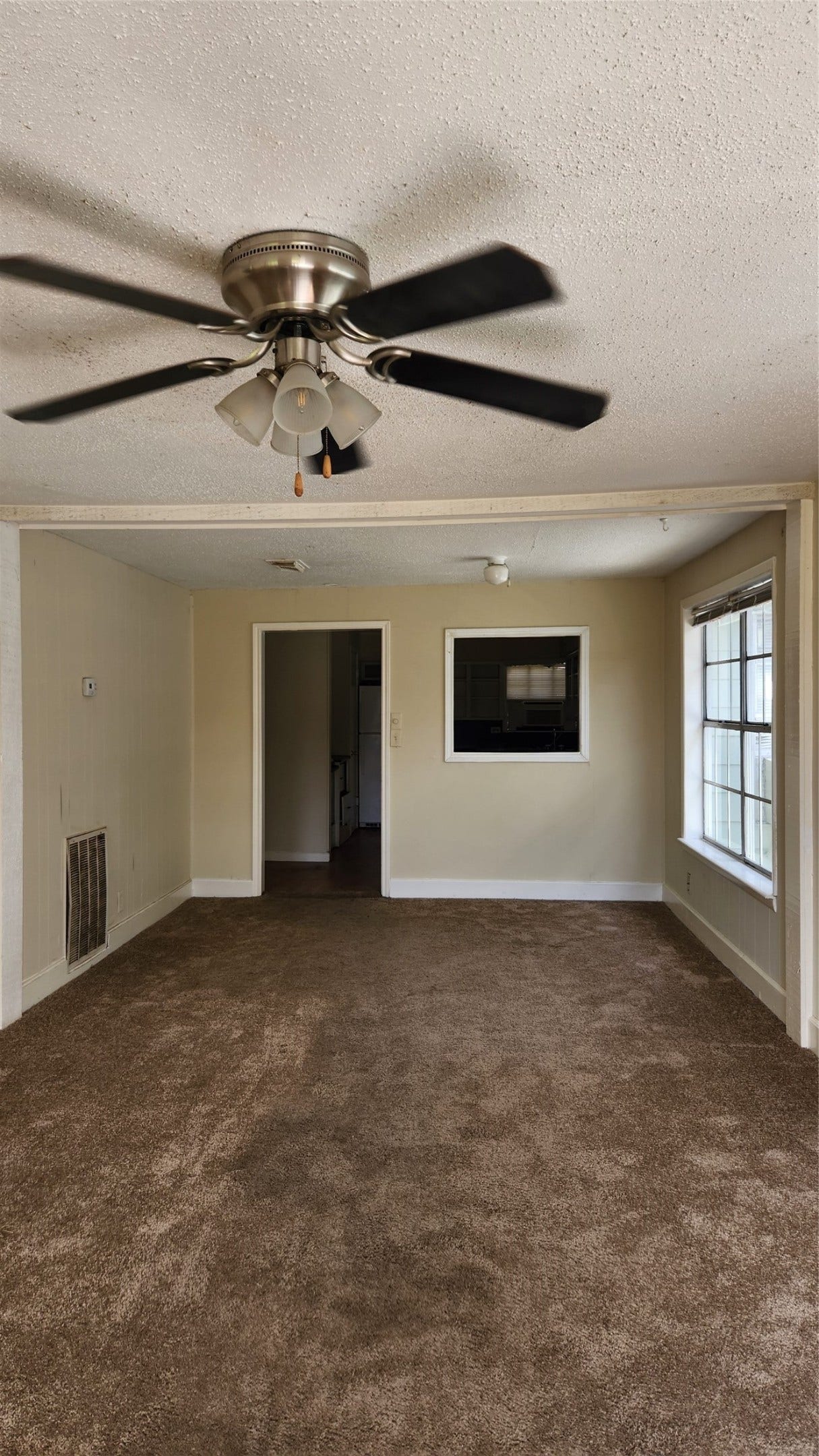 7102 Stewart Street, Hitchcock, TX 77563 living room